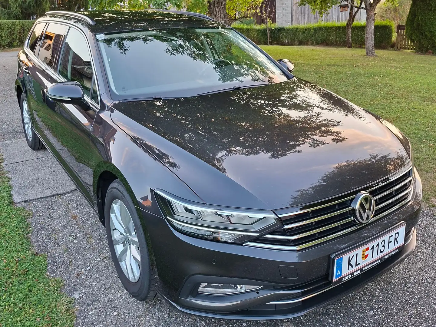 Volkswagen Passat Variant Passat Variant Business 2,0 SCR TDI DSG Business Grau - 1