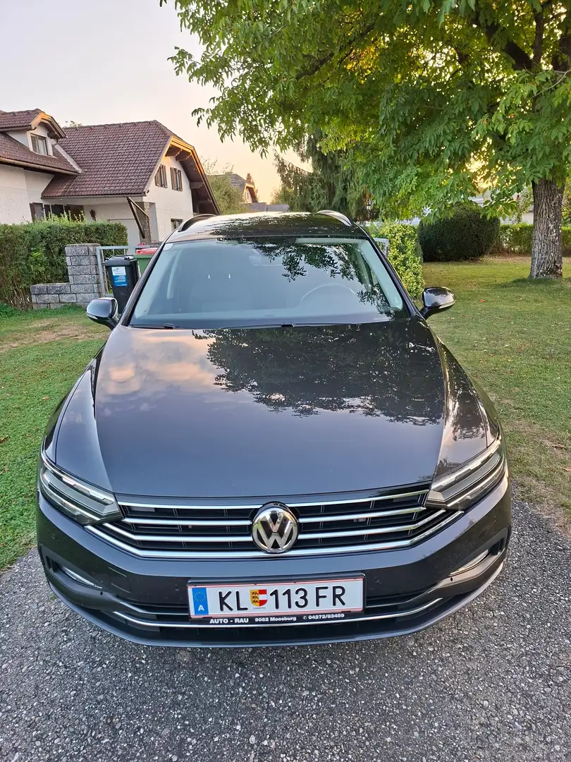 Volkswagen Passat Variant Passat Variant Business 2,0 SCR TDI DSG Business Grau - 2