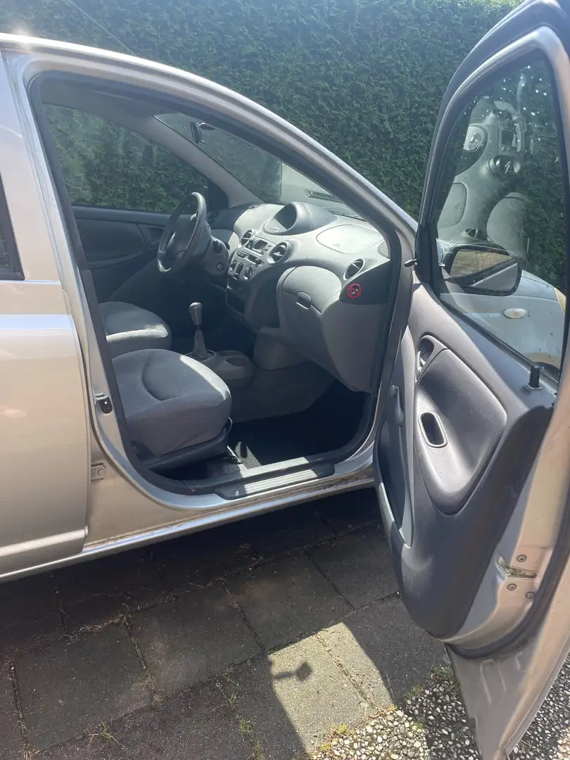 Toyota Yaris Yaris 1.0-16V VVT-i Terra Zilver - 2
