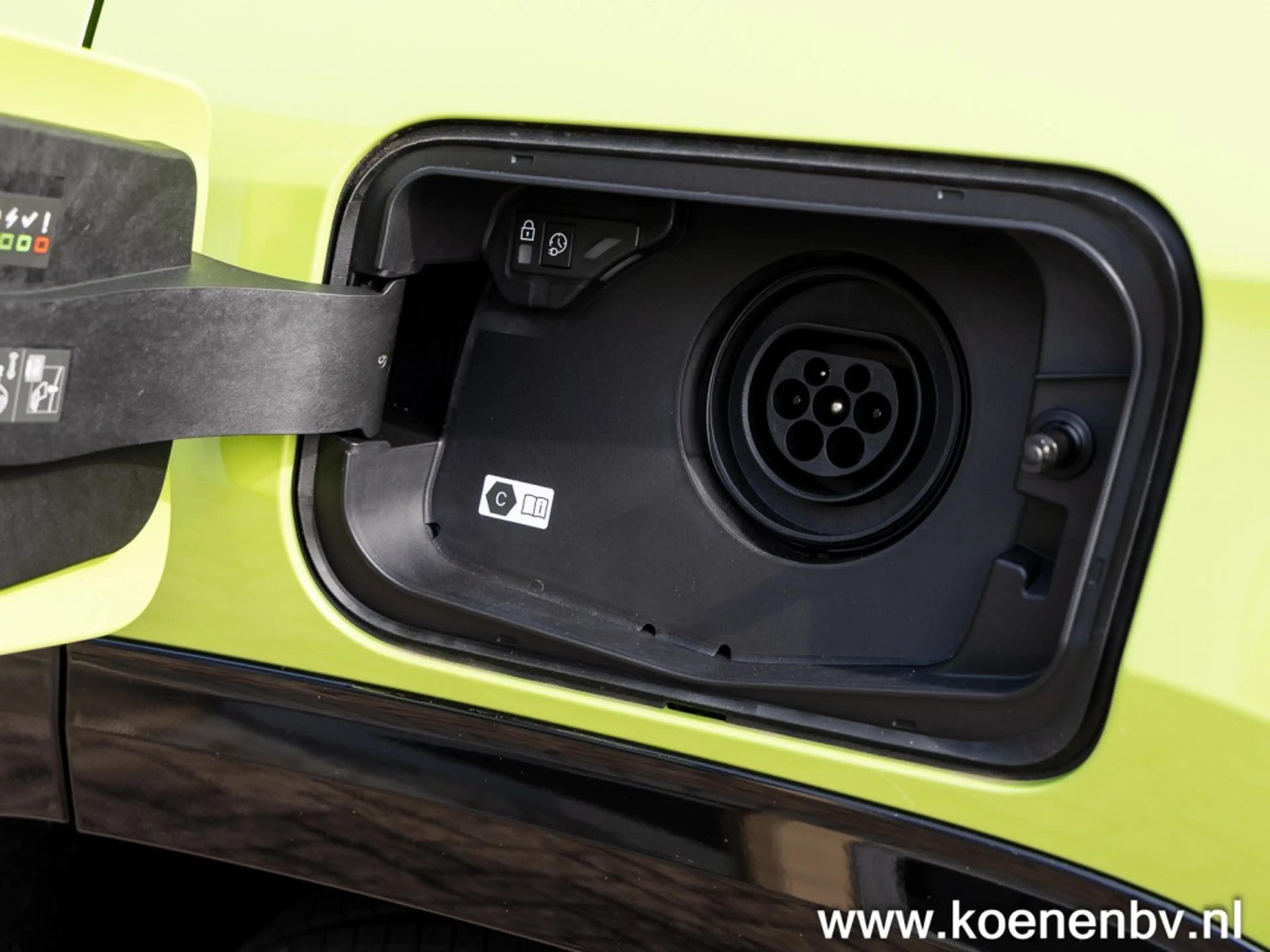 Jeep Compass 1.6 E-H PHEV First Edition PANO / CONVENIENCE PACK — photo 16
