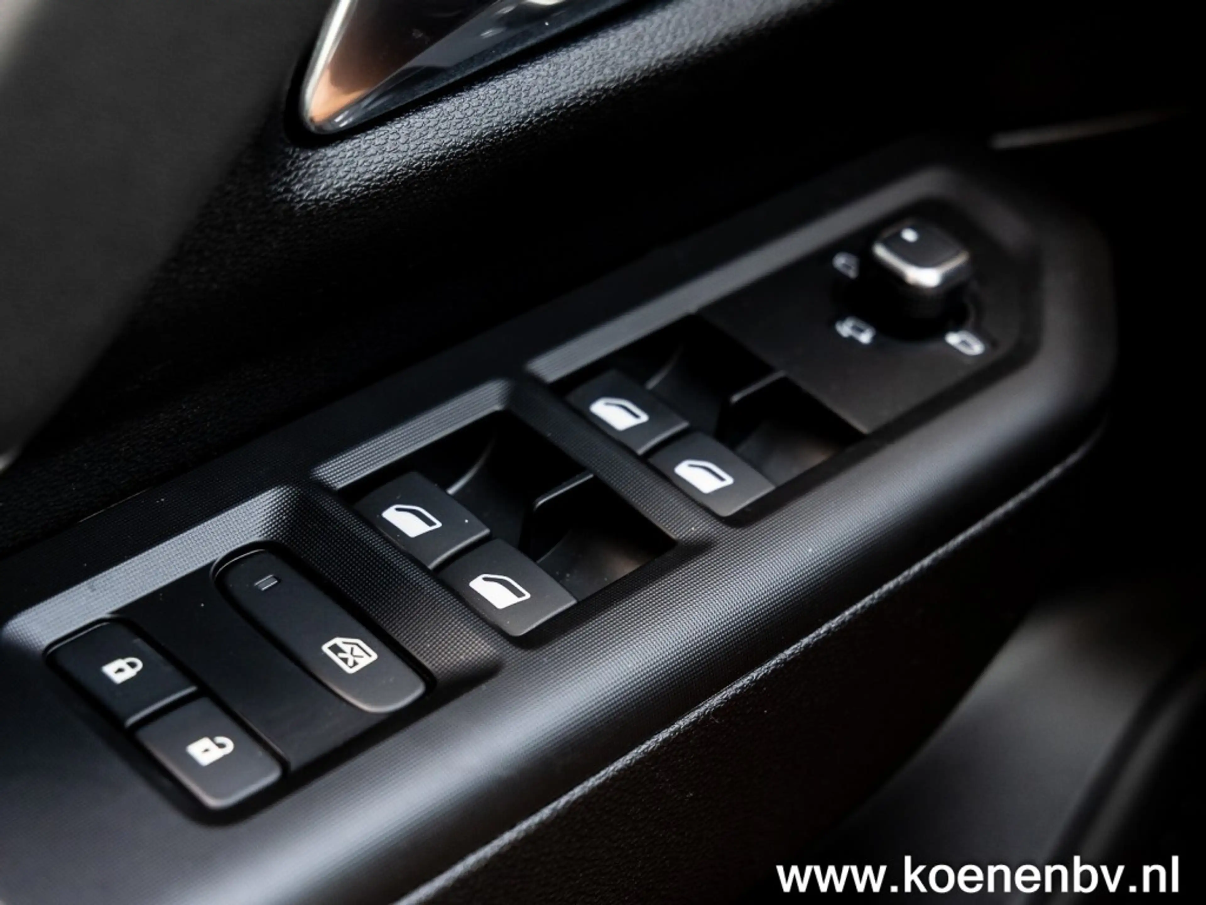 Jeep Compass 1.6 E-H PHEV First Edition PANO / CONVENIENCE PACK — photo 45