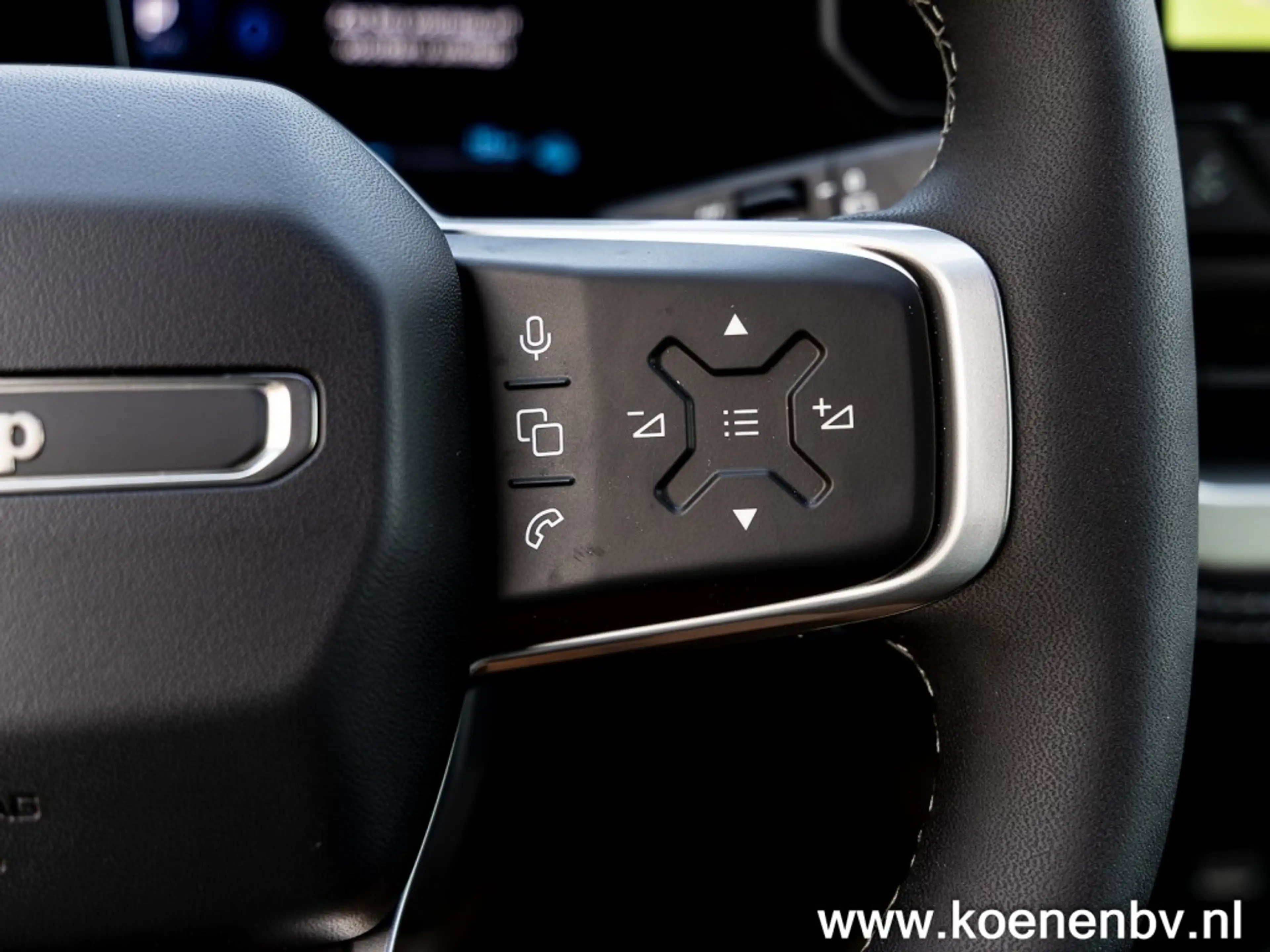 Jeep Compass 1.6 E-H PHEV First Edition PANO / CONVENIENCE PACK — photo 28