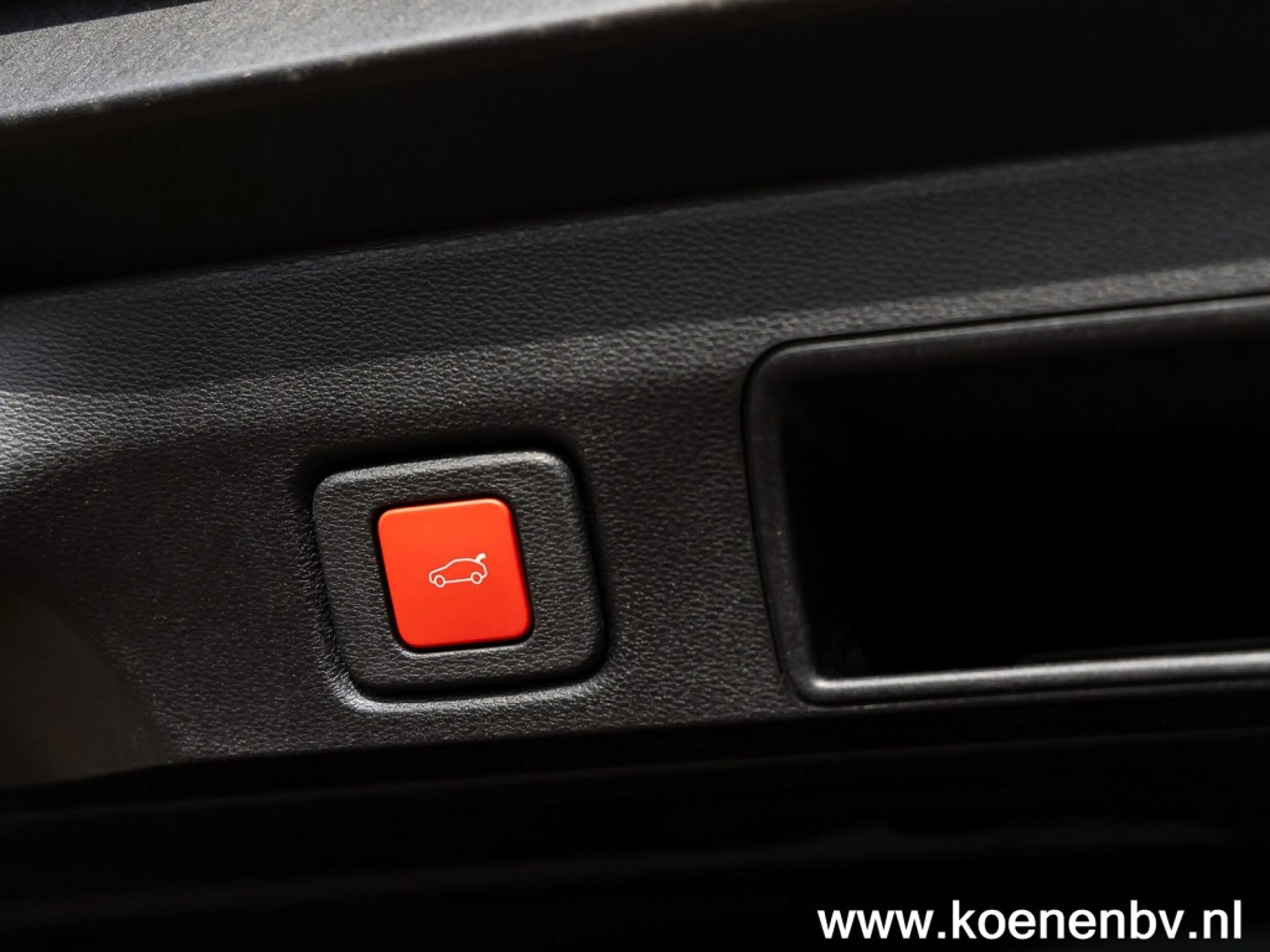 Jeep Compass 1.6 E-H PHEV First Edition PANO / CONVENIENCE PACK — photo 12
