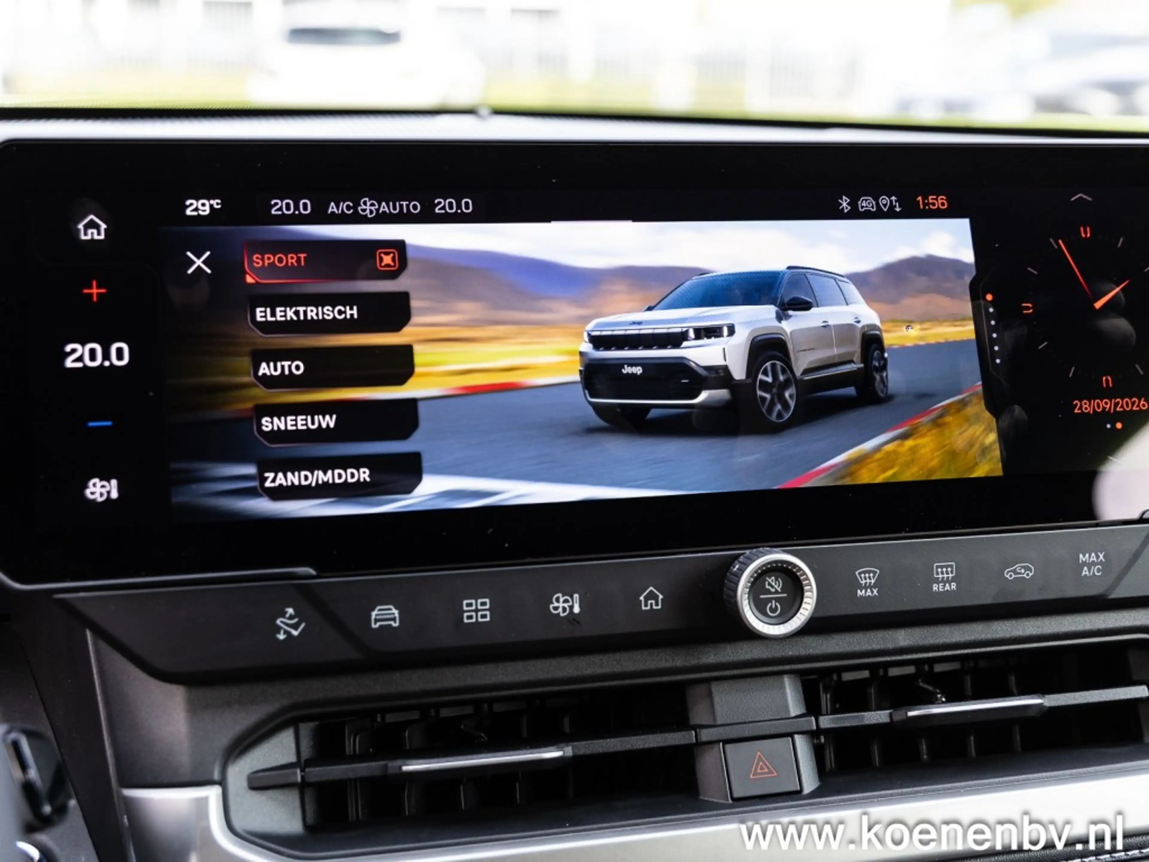 Jeep Compass 1.6 E-H PHEV First Edition PANO / CONVENIENCE PACK — photo 34