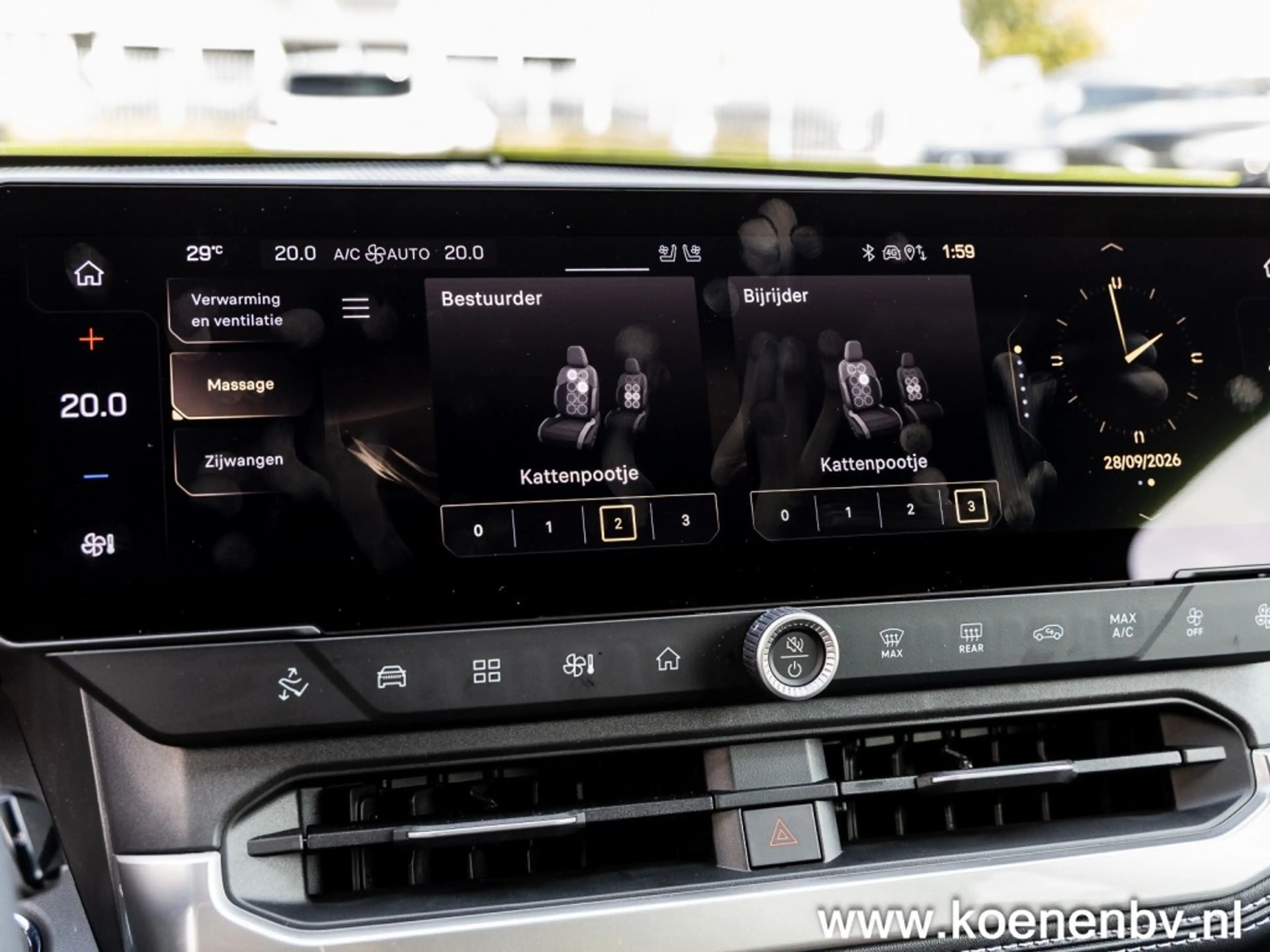 Jeep Compass 1.6 E-H PHEV First Edition PANO / CONVENIENCE PACK — photo 40