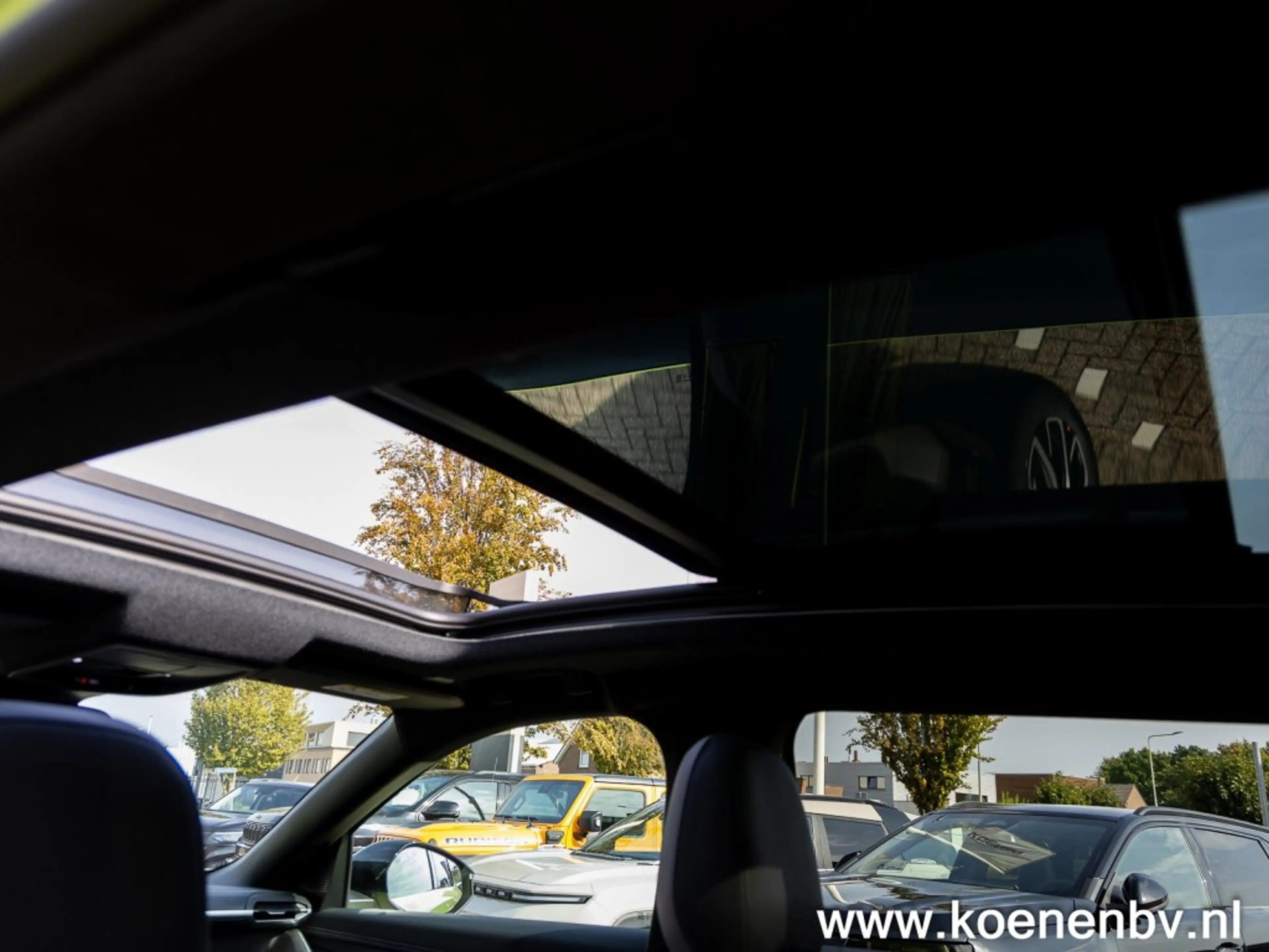 Jeep Compass 1.6 E-H PHEV First Edition PANO / CONVENIENCE PACK — photo 15
