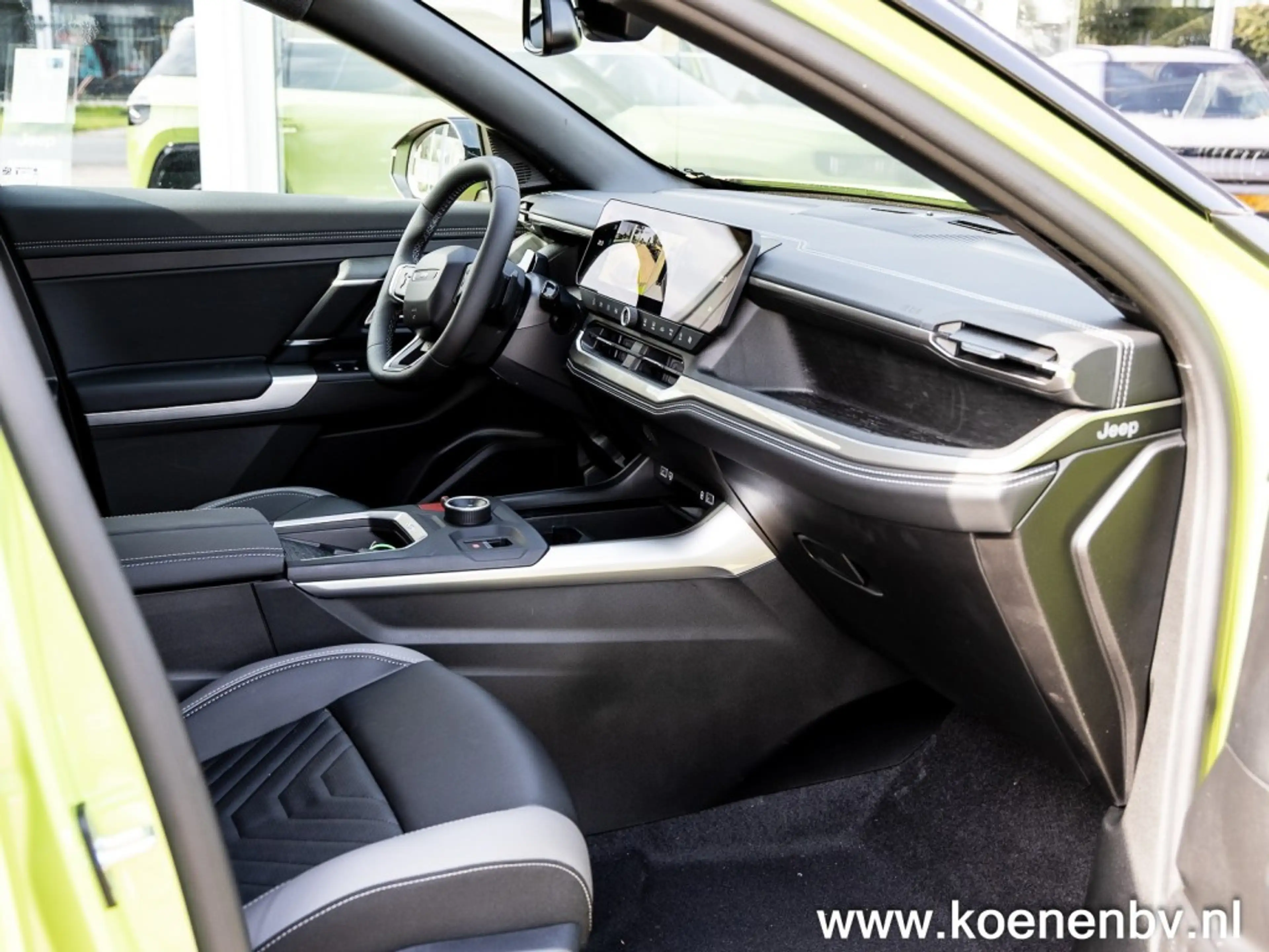 Jeep Compass 1.6 E-H PHEV First Edition PANO / CONVENIENCE PACK — photo 24