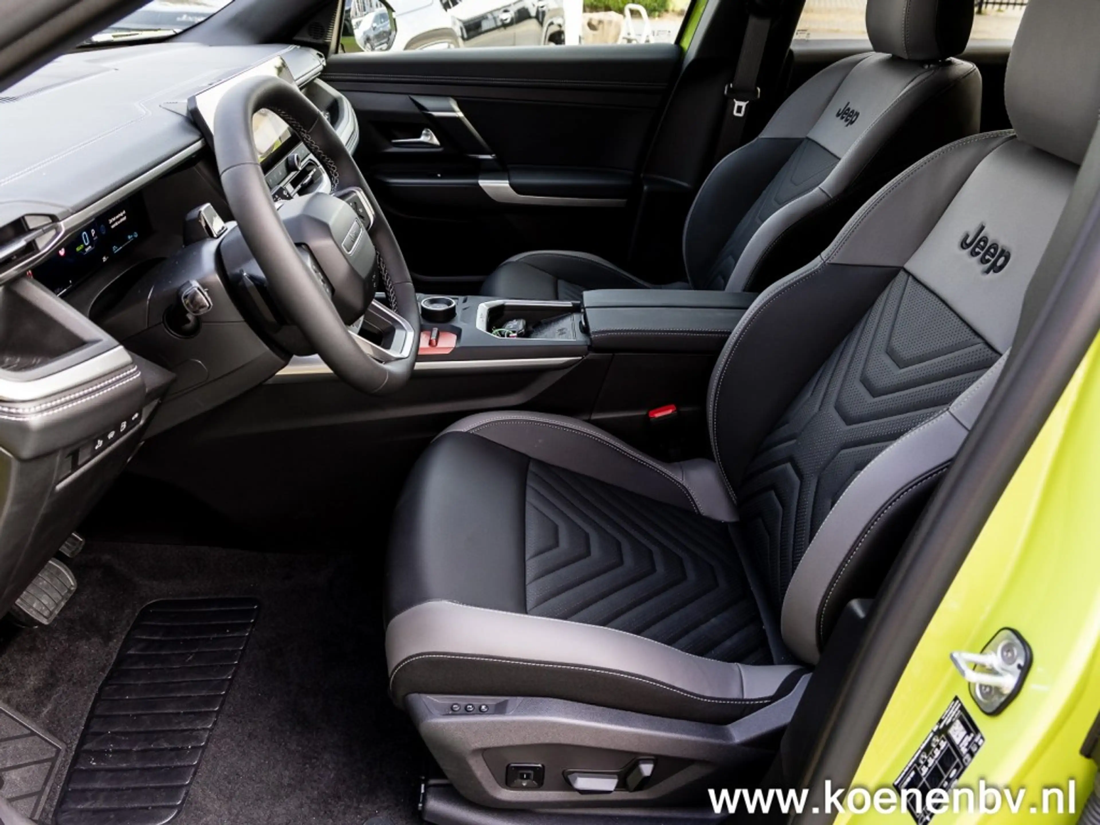 Jeep Compass 1.6 E-H PHEV First Edition PANO / CONVENIENCE PACK — photo 19