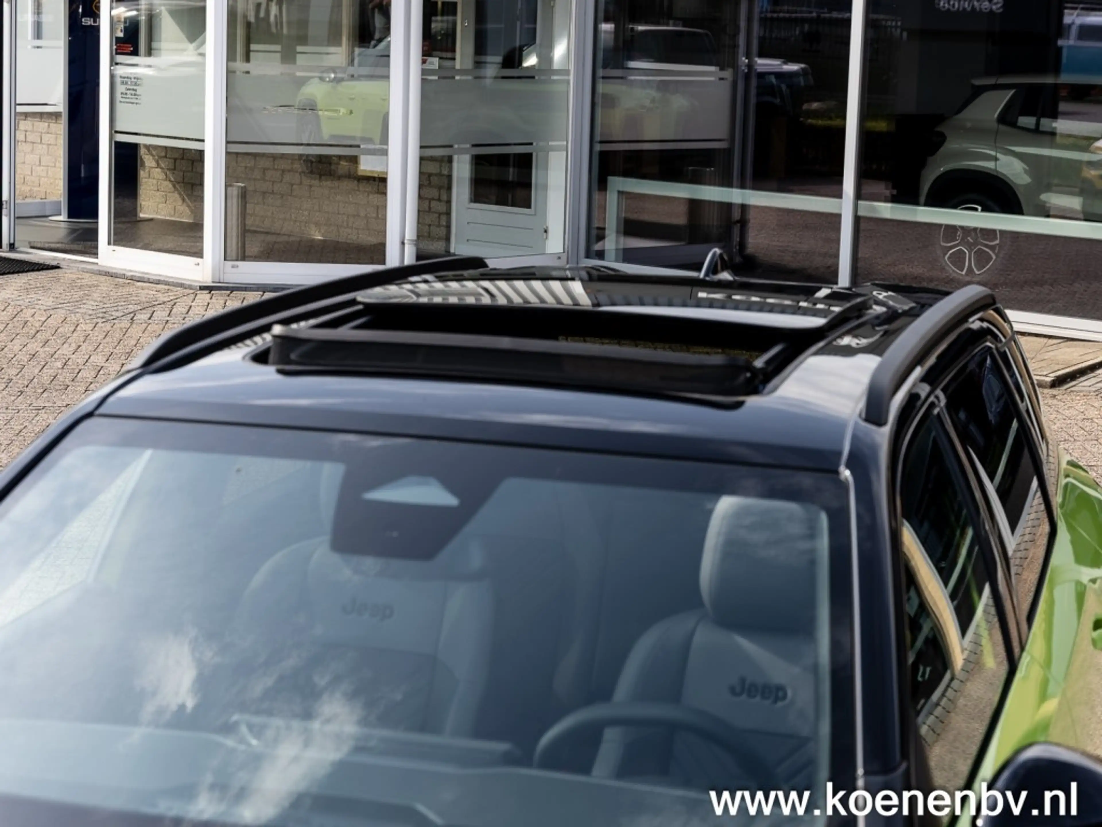 Jeep Compass 1.6 E-H PHEV First Edition PANO / CONVENIENCE PACK — photo 13
