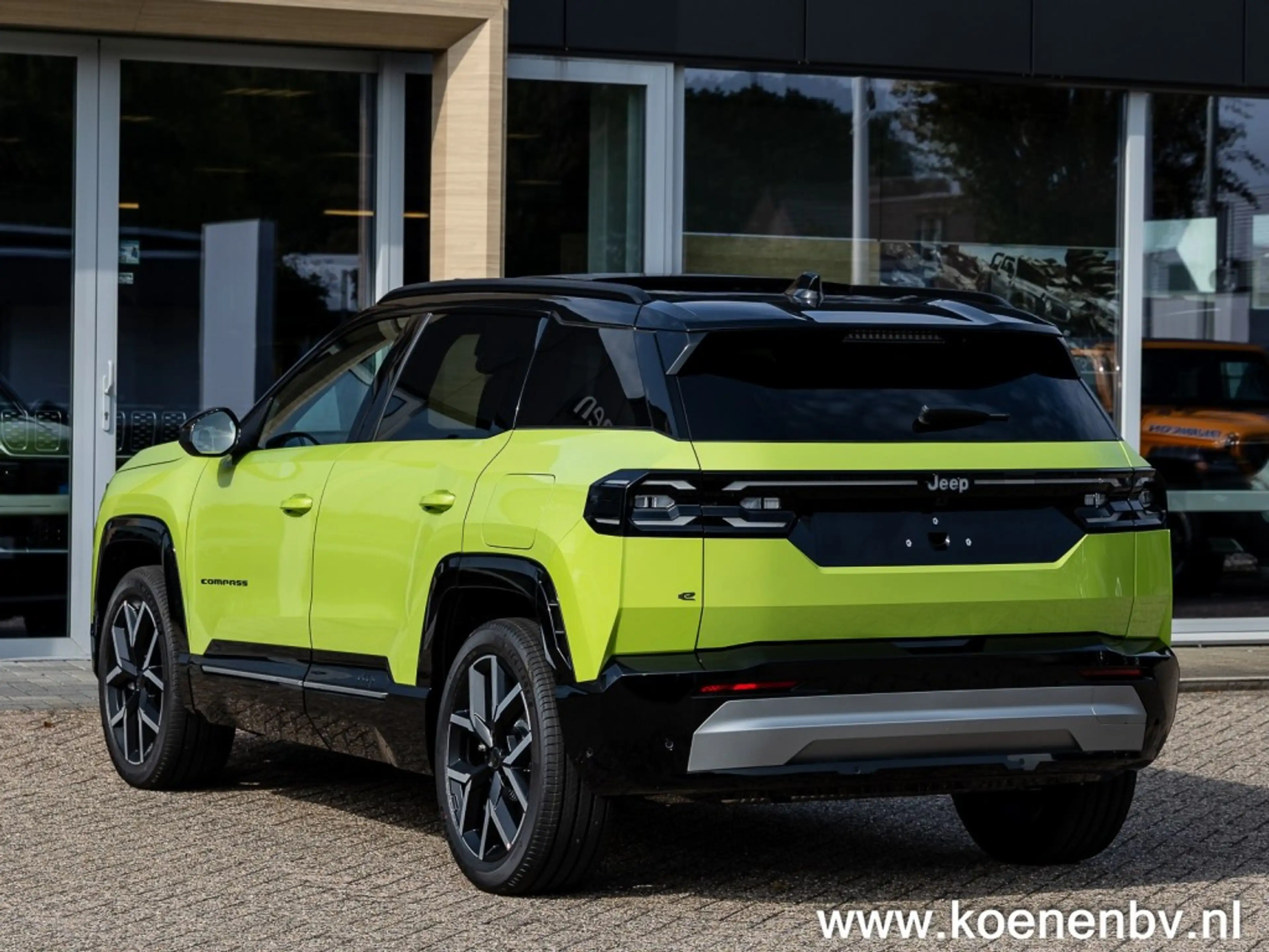 Jeep Compass 1.6 E-H PHEV First Edition PANO / CONVENIENCE PACK — photo 10