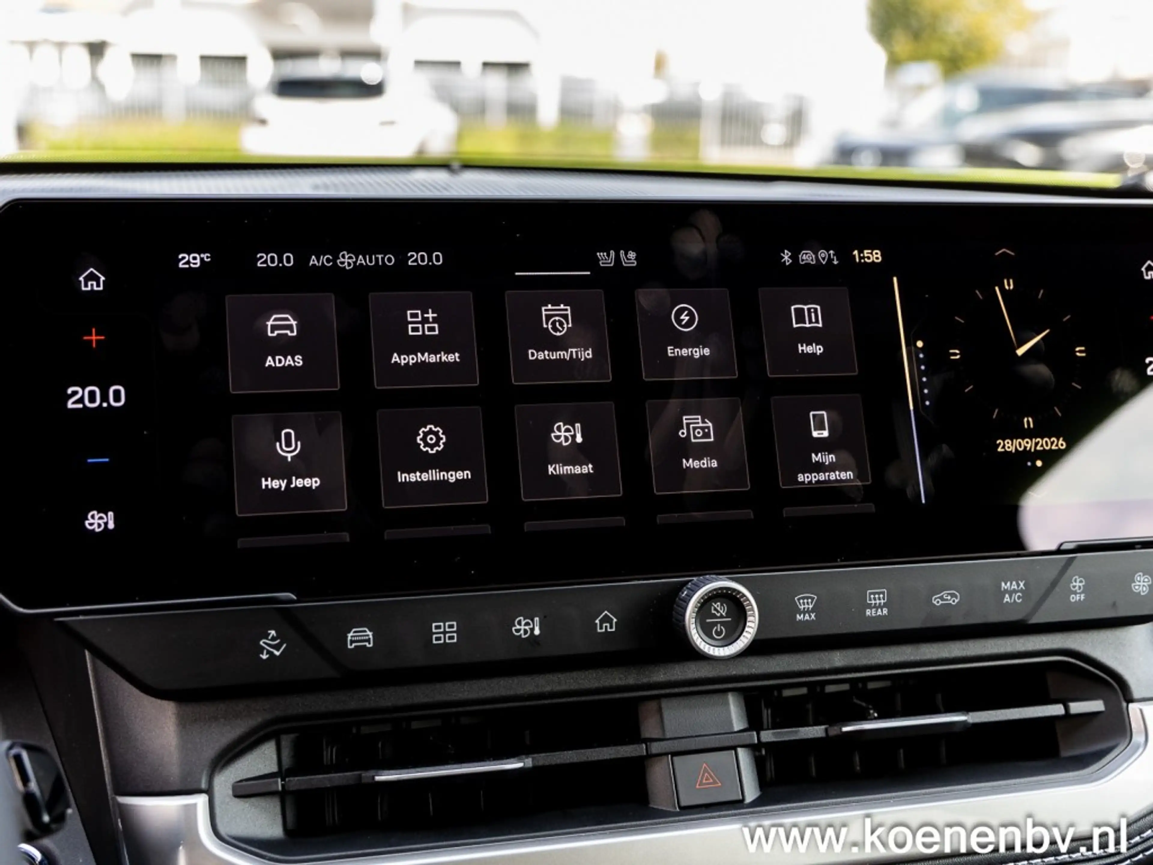 Jeep Compass 1.6 E-H PHEV First Edition PANO / CONVENIENCE PACK — photo 41
