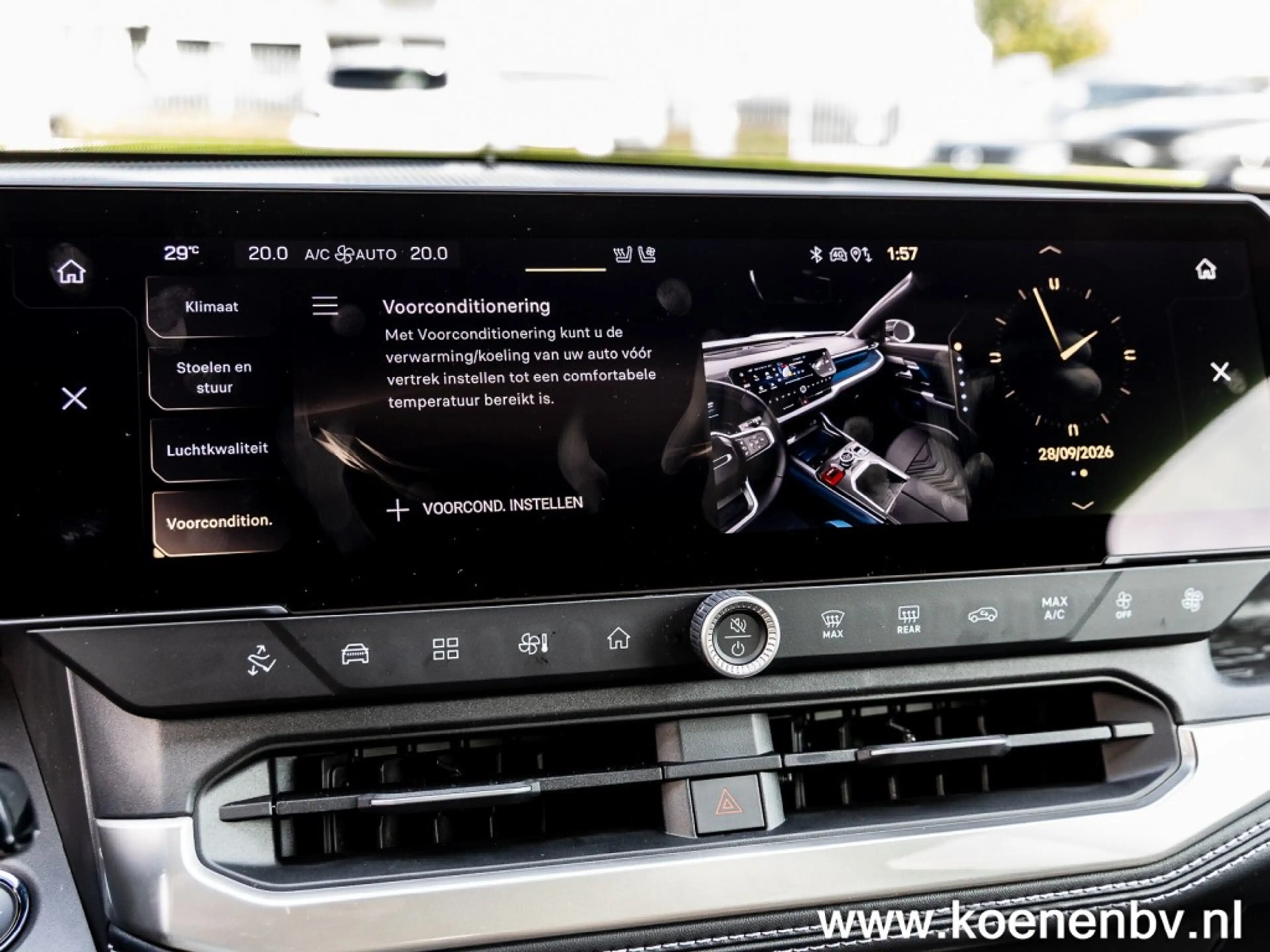 Jeep Compass 1.6 E-H PHEV First Edition PANO / CONVENIENCE PACK — photo 39