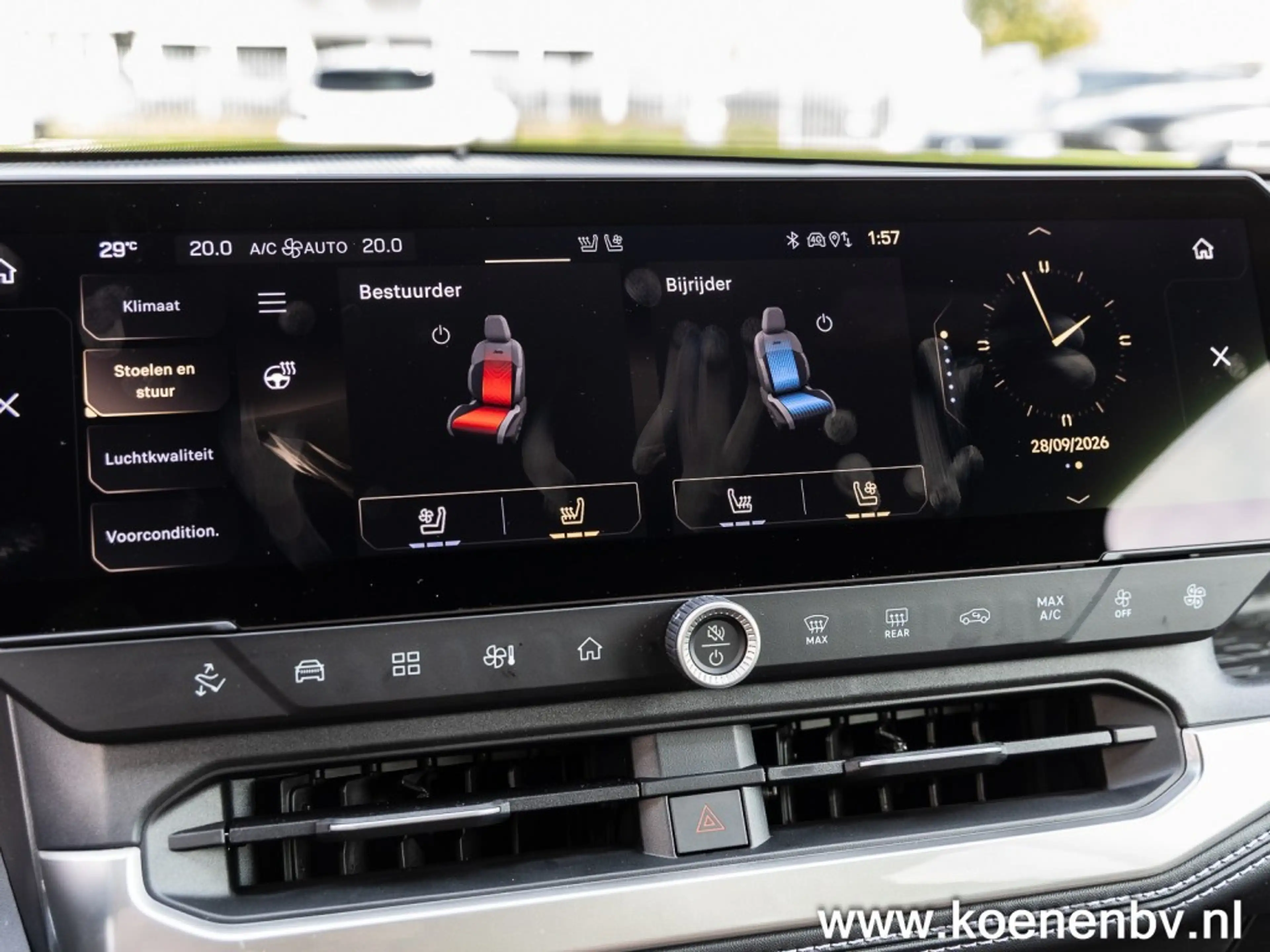 Jeep Compass 1.6 E-H PHEV First Edition PANO / CONVENIENCE PACK — photo 38