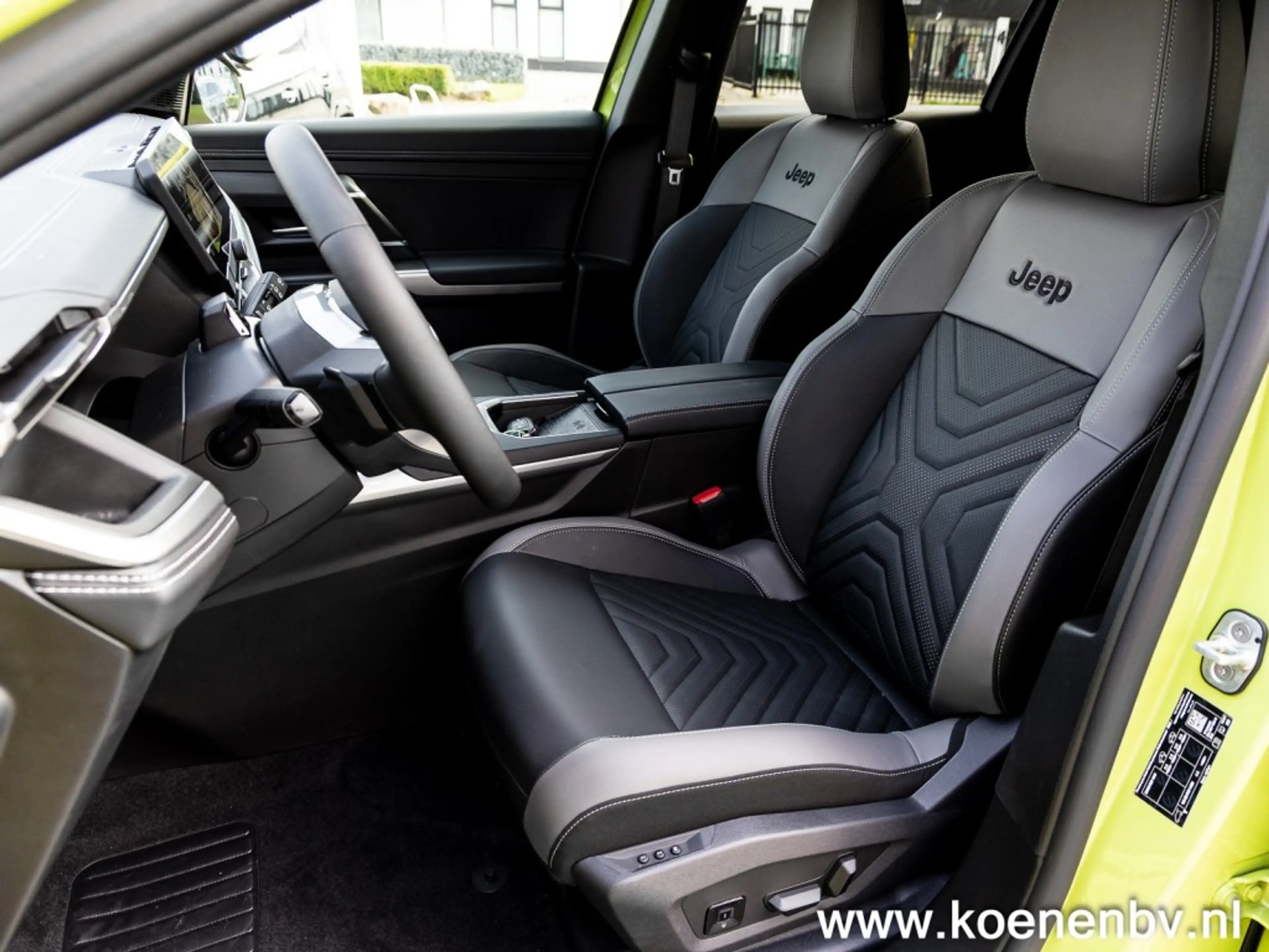 Jeep Compass 1.6 E-H PHEV First Edition PANO / CONVENIENCE PACK — photo 20