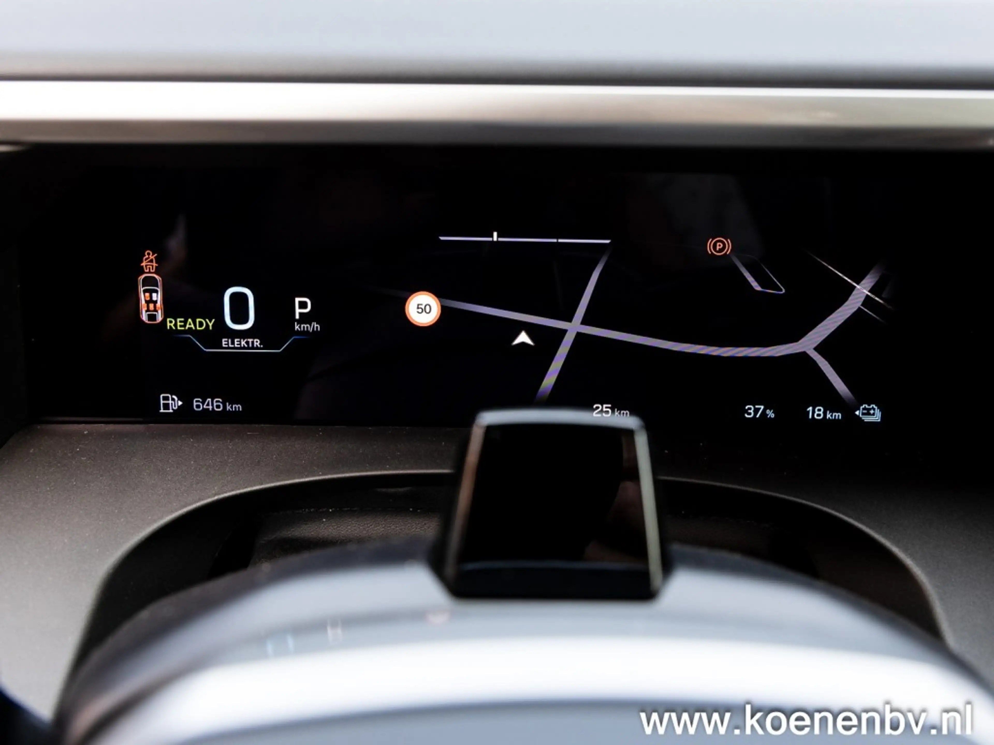 Jeep Compass 1.6 E-H PHEV First Edition PANO / CONVENIENCE PACK — photo 31