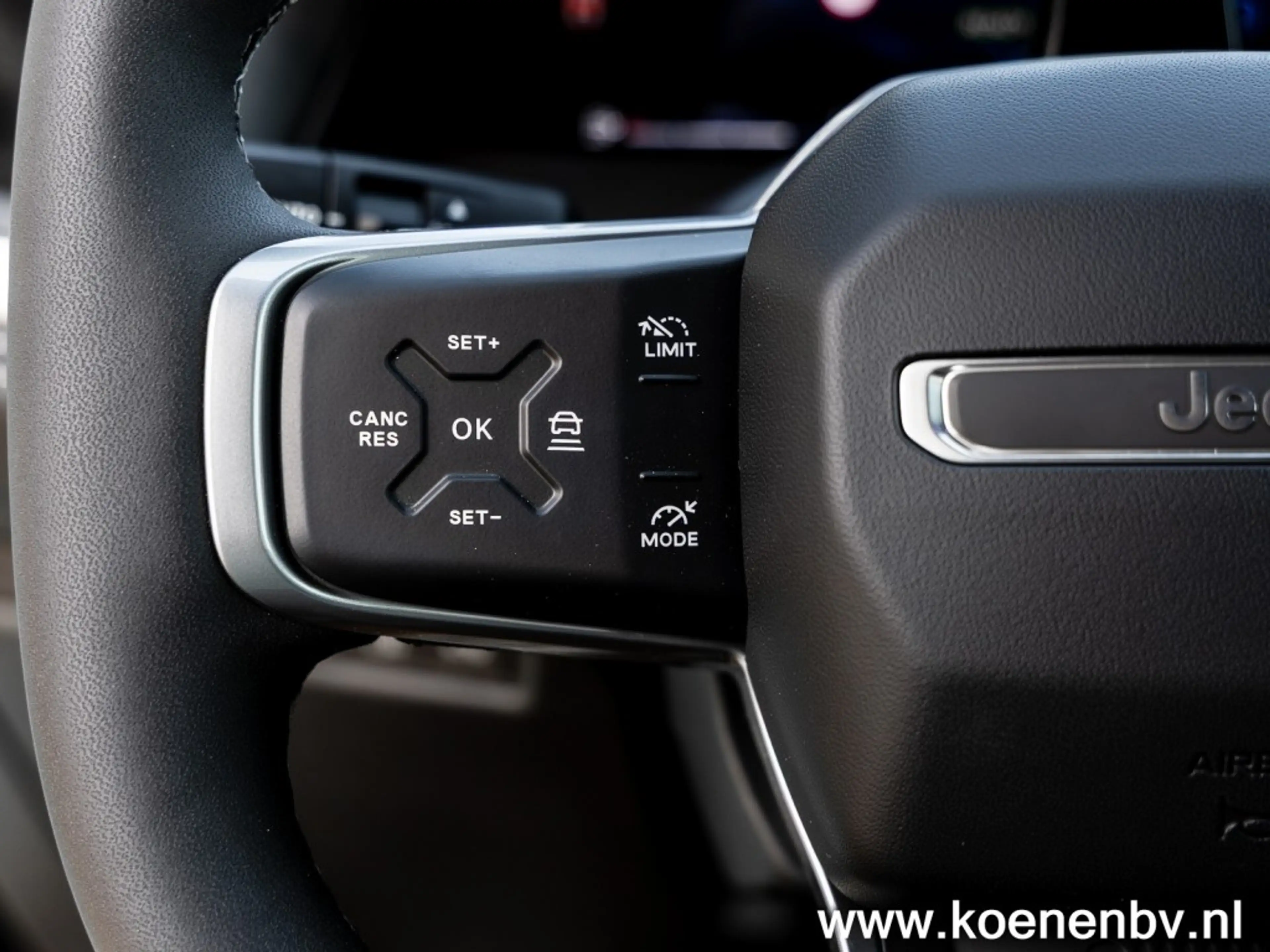 Jeep Compass 1.6 E-H PHEV First Edition PANO / CONVENIENCE PACK — photo 27