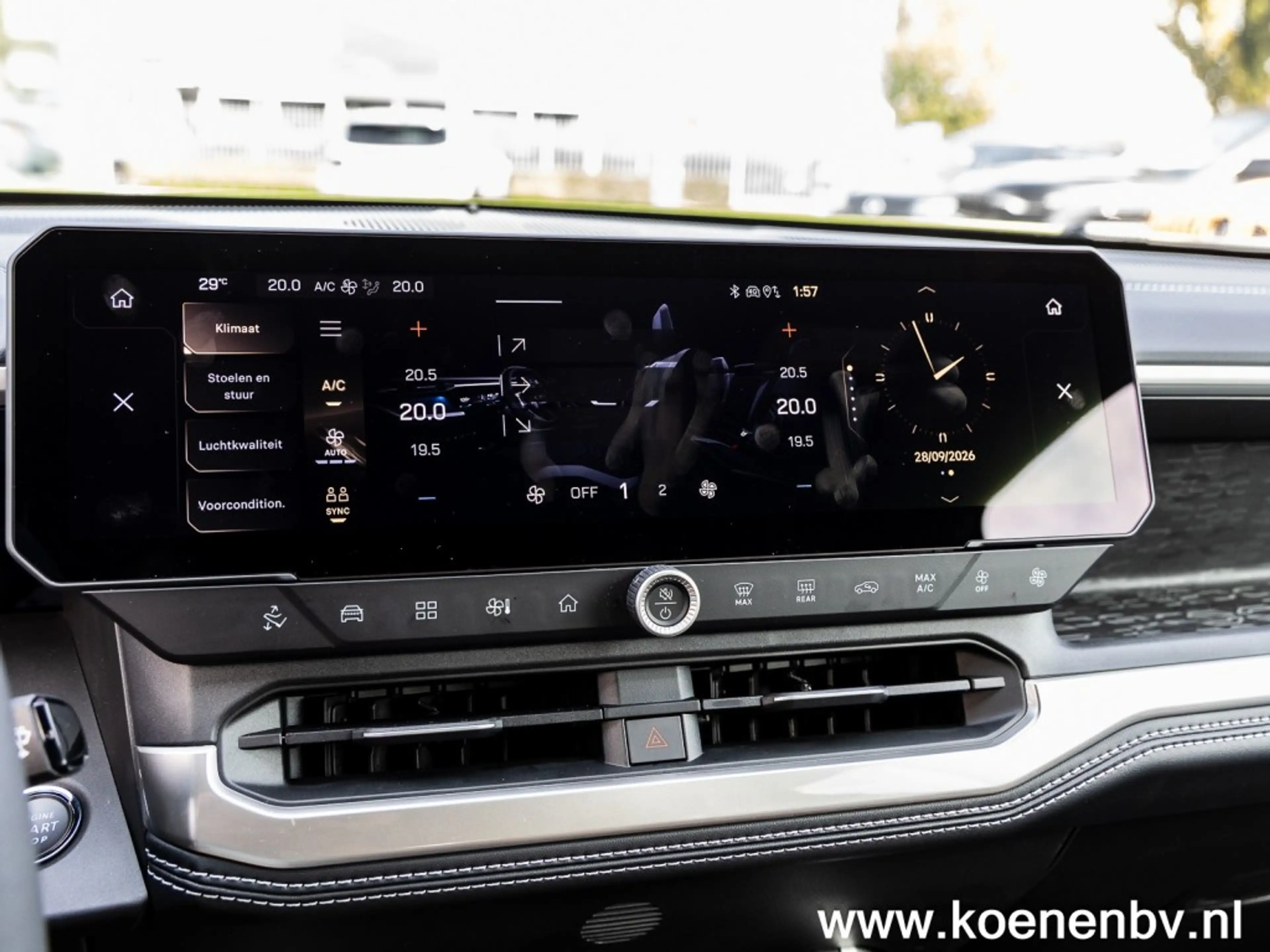 Jeep Compass 1.6 E-H PHEV First Edition PANO / CONVENIENCE PACK — photo 37