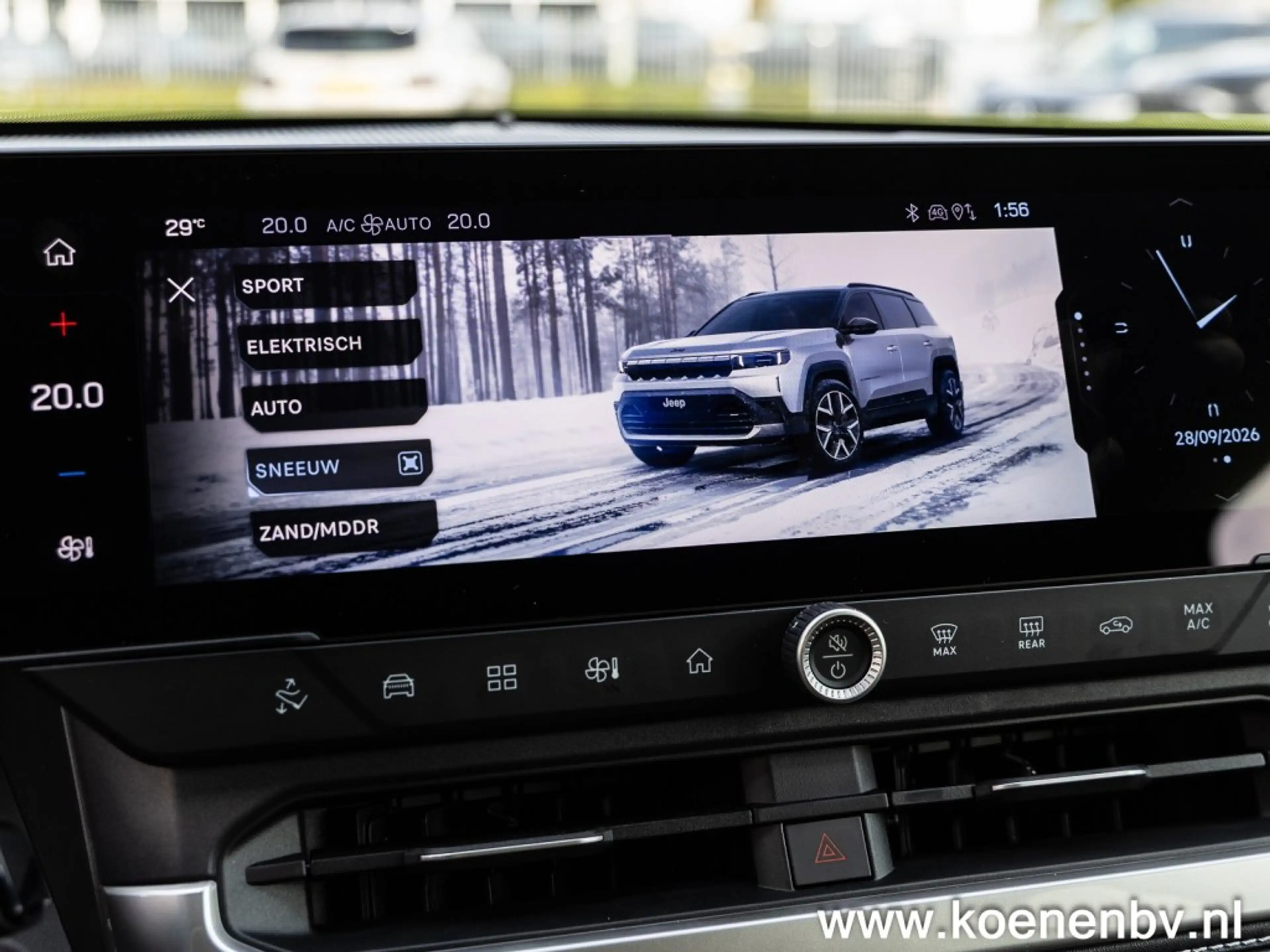 Jeep Compass 1.6 E-H PHEV First Edition PANO / CONVENIENCE PACK — photo 35