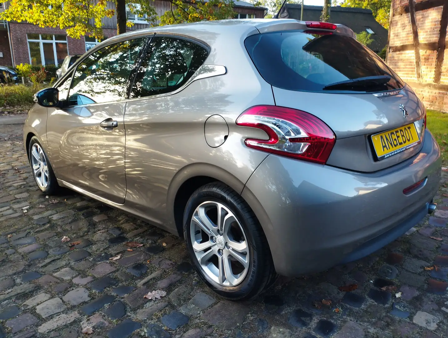 Peugeot 208 Allure TÜV 04 27 INSP neu *sehr gepflegt* Grau - 2