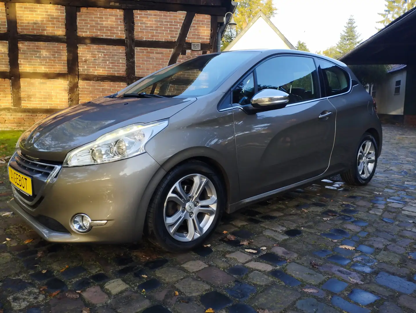 Peugeot 208 Allure TÜV 04 27 INSP neu *sehr gepflegt* Grau - 1