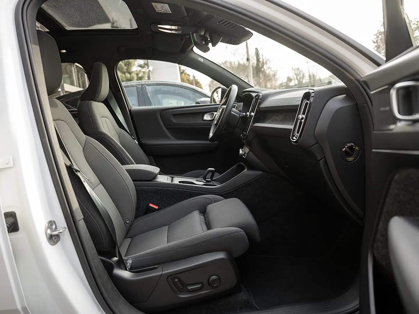 Volvo EX40 Single Motor Extended Range Ultra 360° Weiß - 2