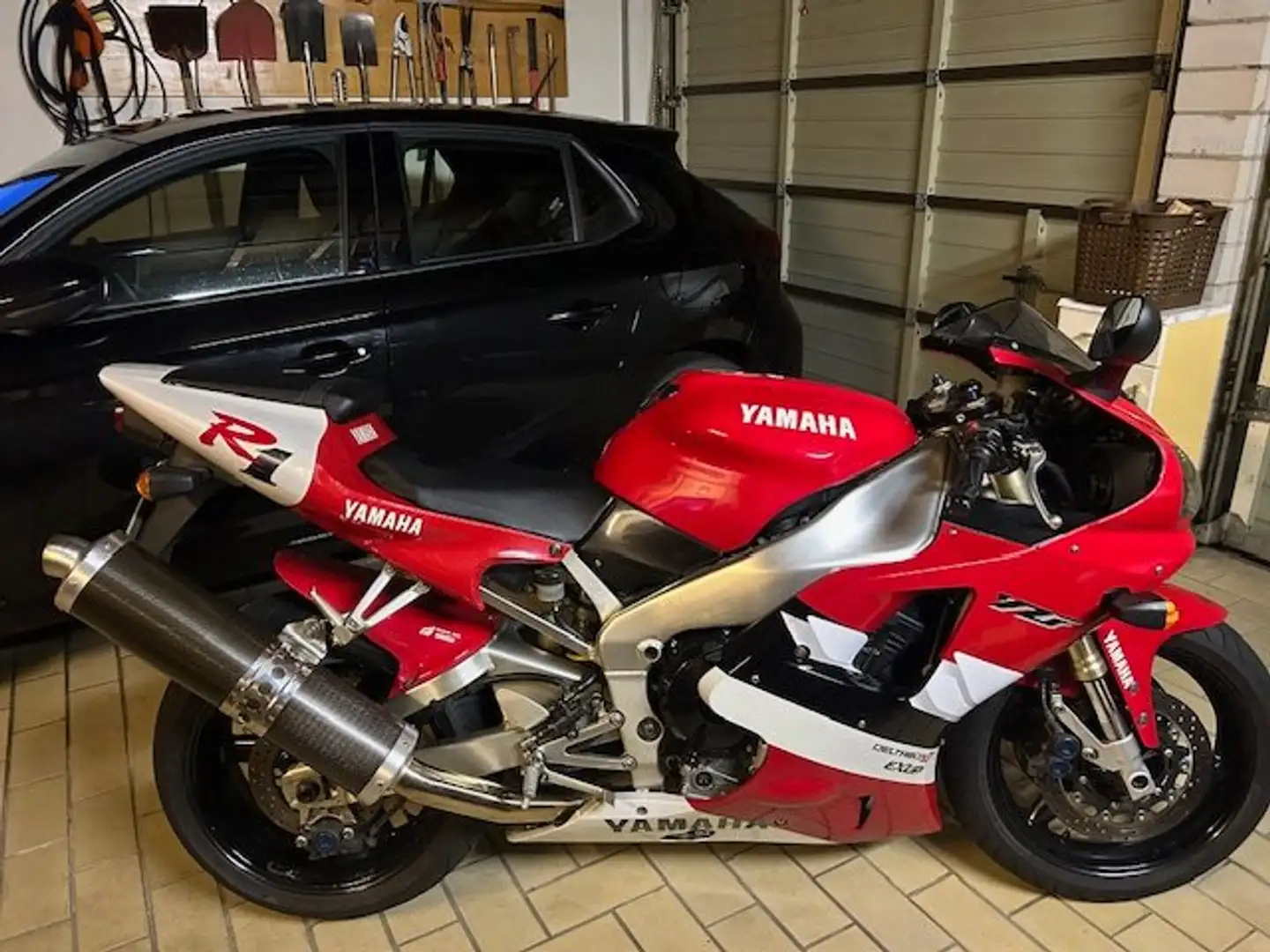Yamaha YZF-R1 - 1