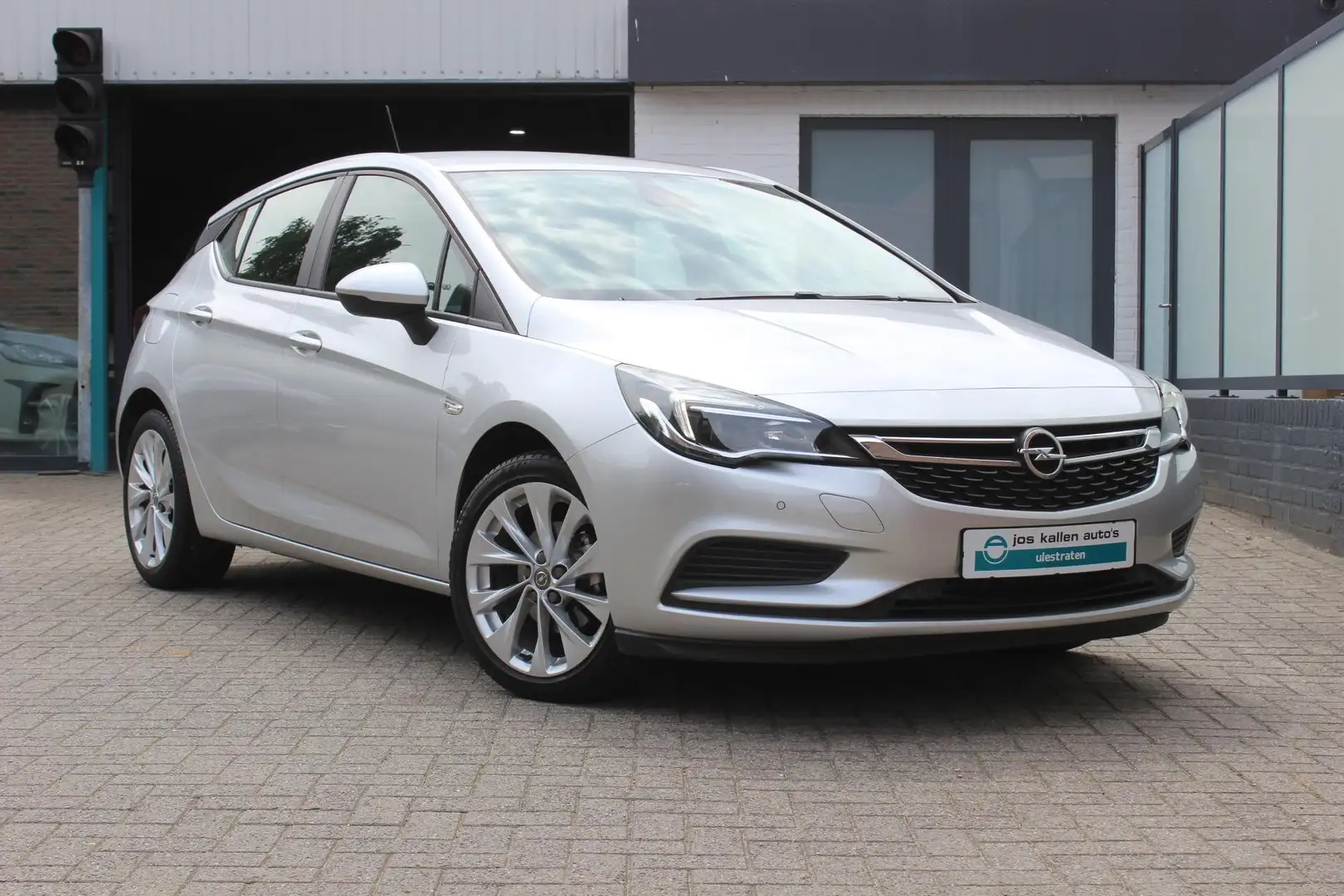 Opel Astra 1.0 Business+ 105pk, Navi, Led, Cruise, 17"LM Argent - 1