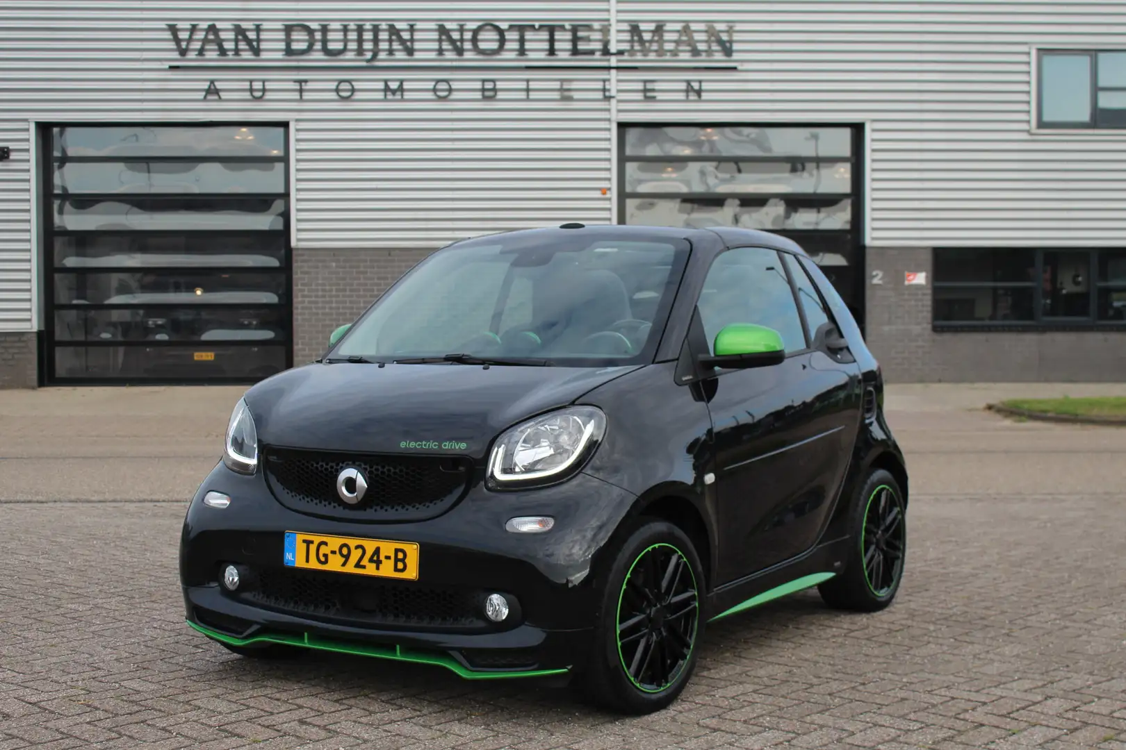 smart forTwo Cabrio Electric Drive Prime 18 kWh Brabus / Carpla Zwart - 1