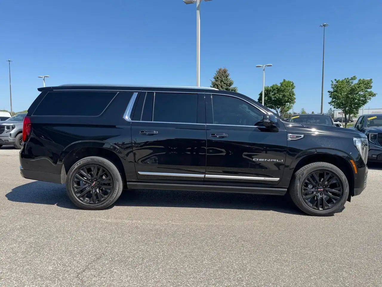 GMC Yukon photo GMC Yukon