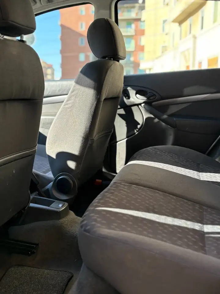 Ford Focus 5p 1.6i 16v Ghia c/CL, foto 11