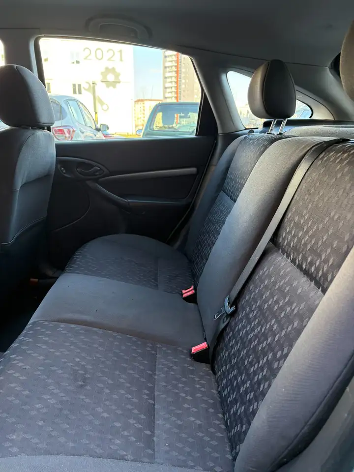 Ford Focus 5p 1.6i 16v Ghia c/CL, foto 6
