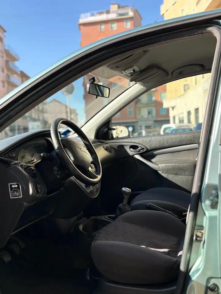 Ford Focus 5p 1.6i 16v Ghia c/CL, foto 12