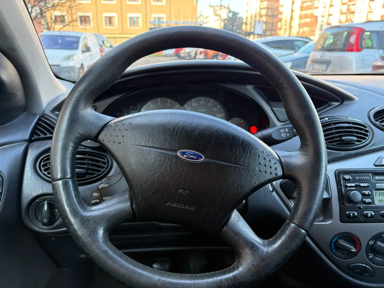 Ford Focus 5p 1.6i 16v Ghia c/CL, foto 8