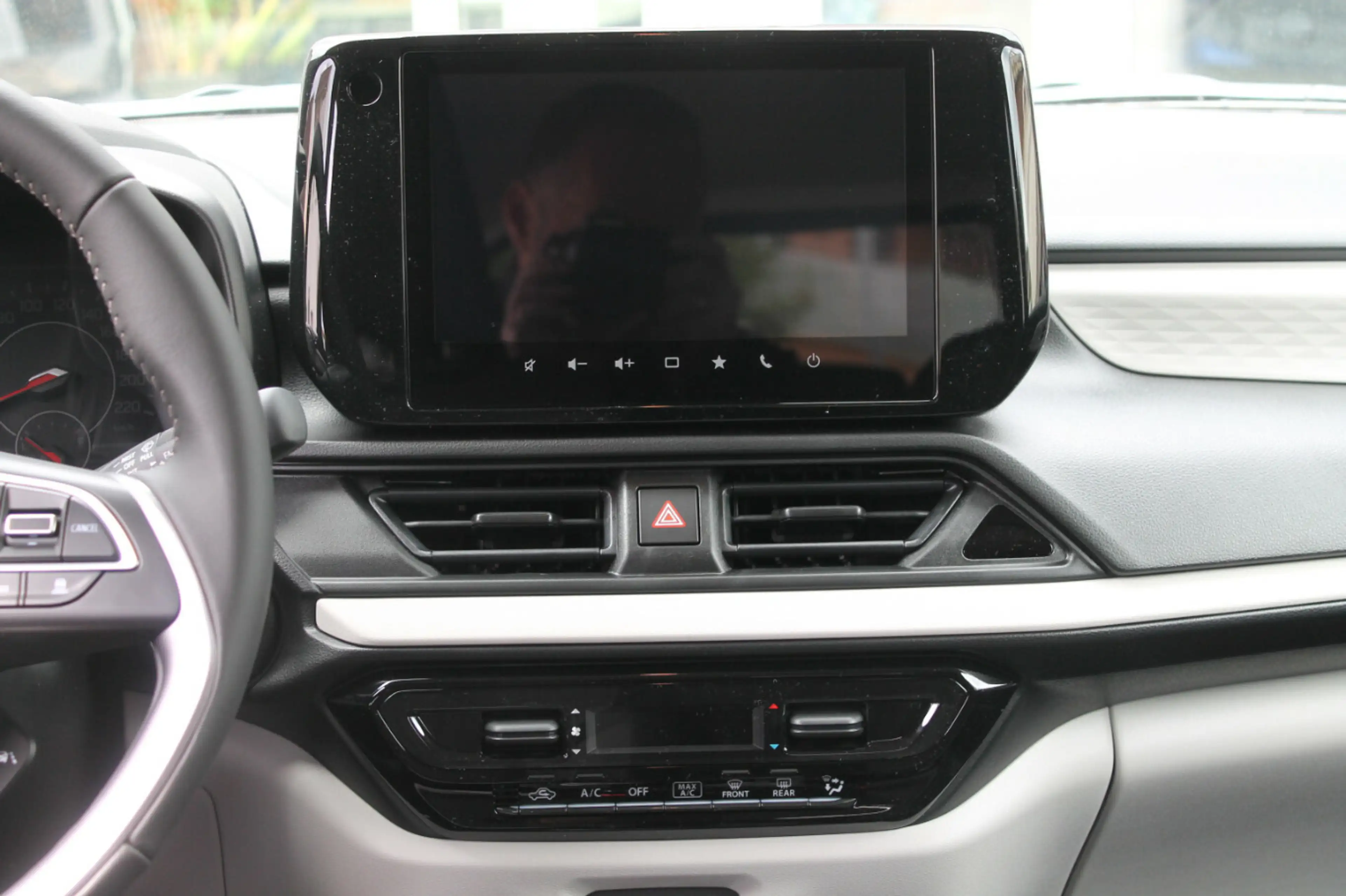 Suzuki Swift 1.2 Comfort Hybrid — photo 8