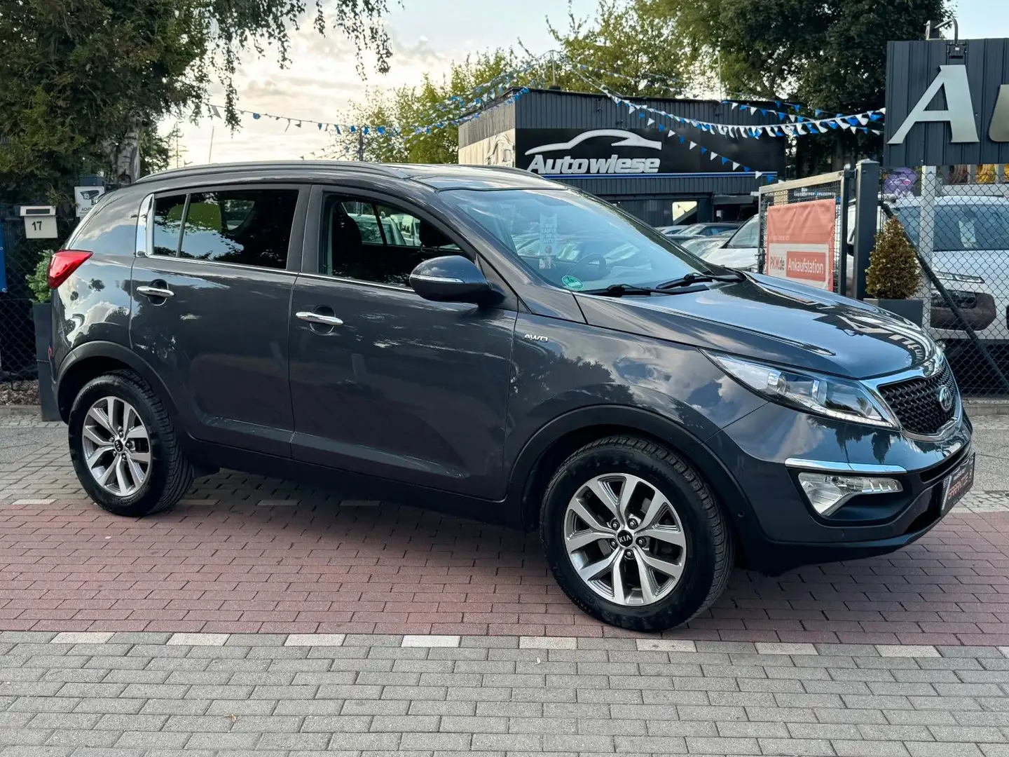 Kia Sportage Dream Team 4WD*Aut.*Navi*AHK* Сірий - 1