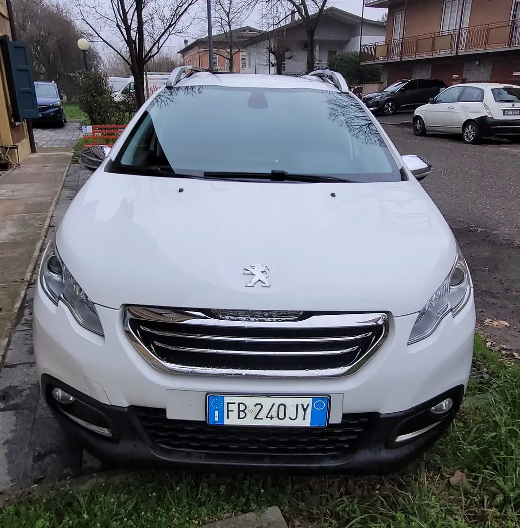 Peugeot 2008 1.2  Allure  82cv etg5 E6 con paddle al volante Weiß - 1