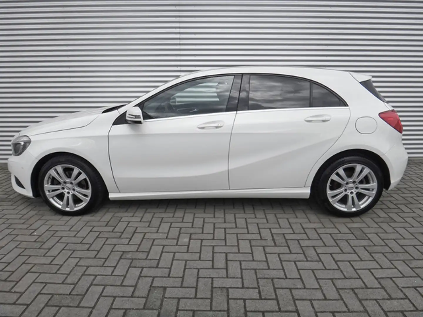 Mercedes-Benz A 180 1.6 BlueEFFICIENCY Gerne Finanzierung +++ Weiß - 2