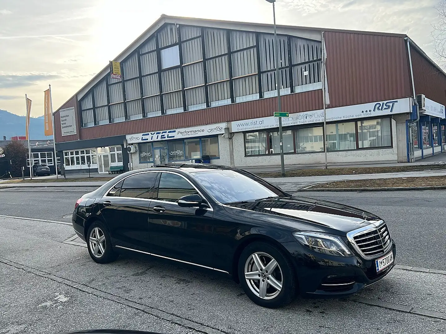 Mercedes-Benz S 350 S 350 BlueTec / d 4Matic L (222.133) Schwarz - 1