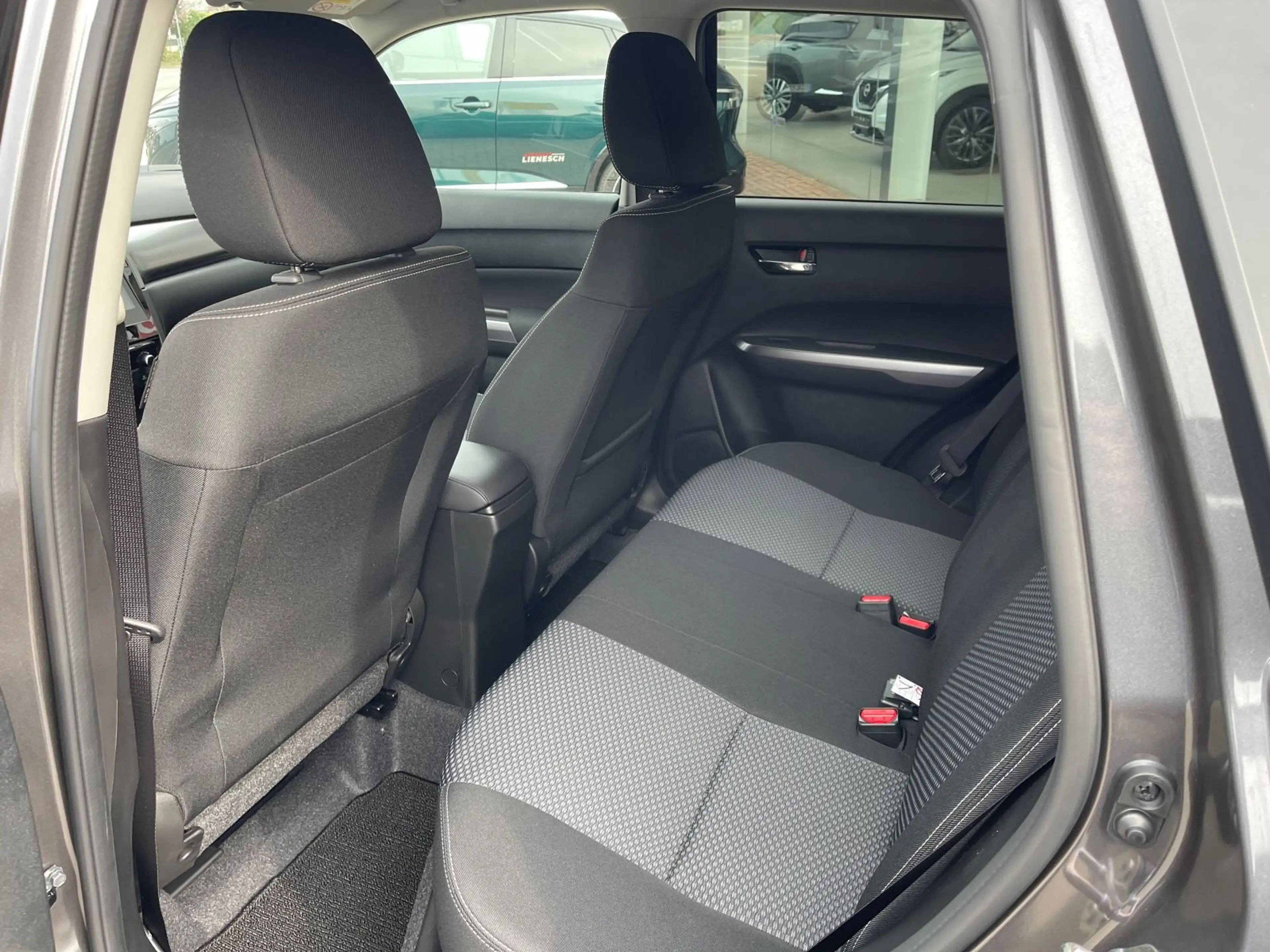 Suzuki Vitara 1.4 Hybrid Komfort Klima Navi Kamera — photo 11