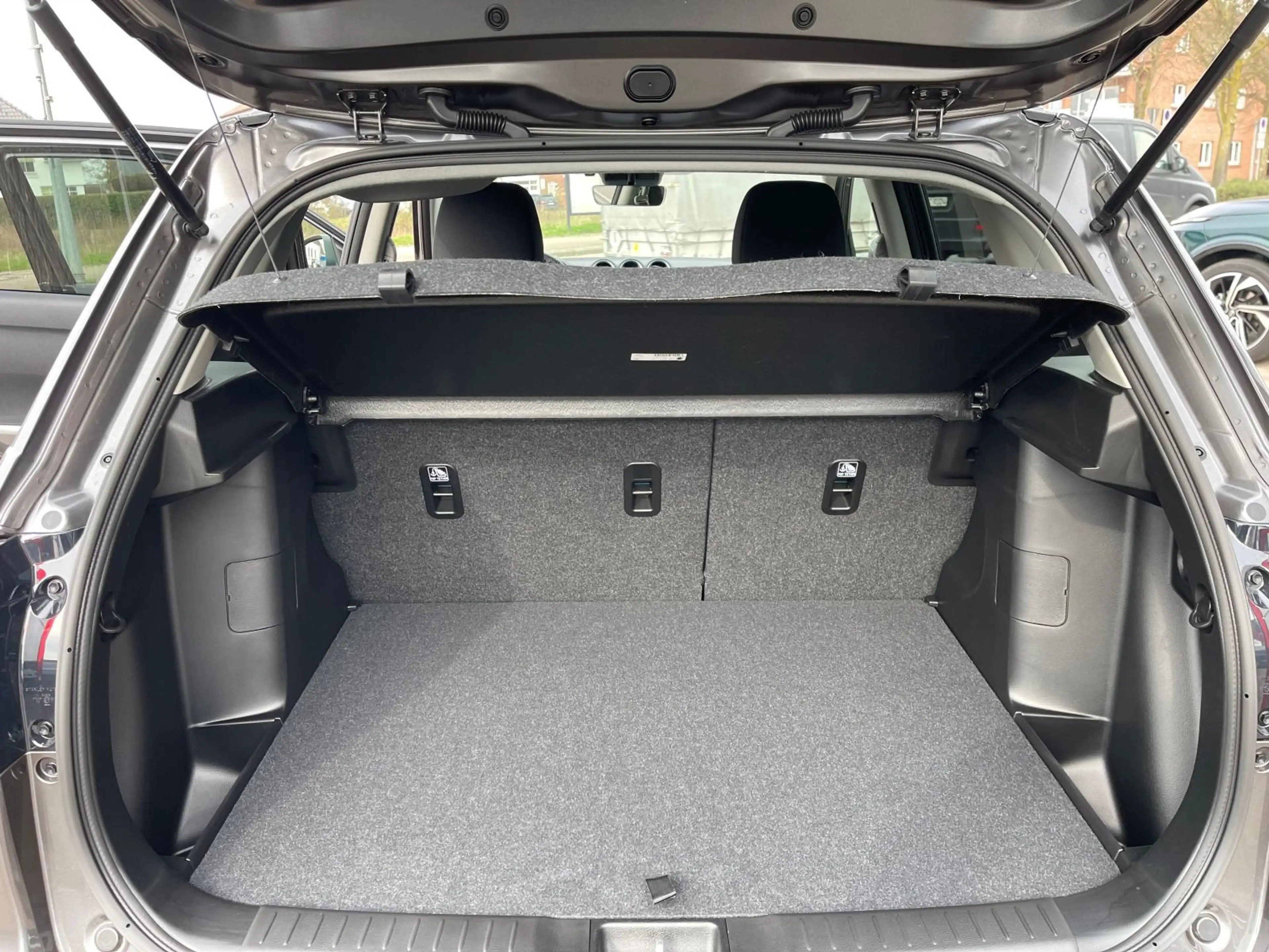 Suzuki Vitara 1.4 Hybrid Komfort Klima Navi Kamera — photo 12