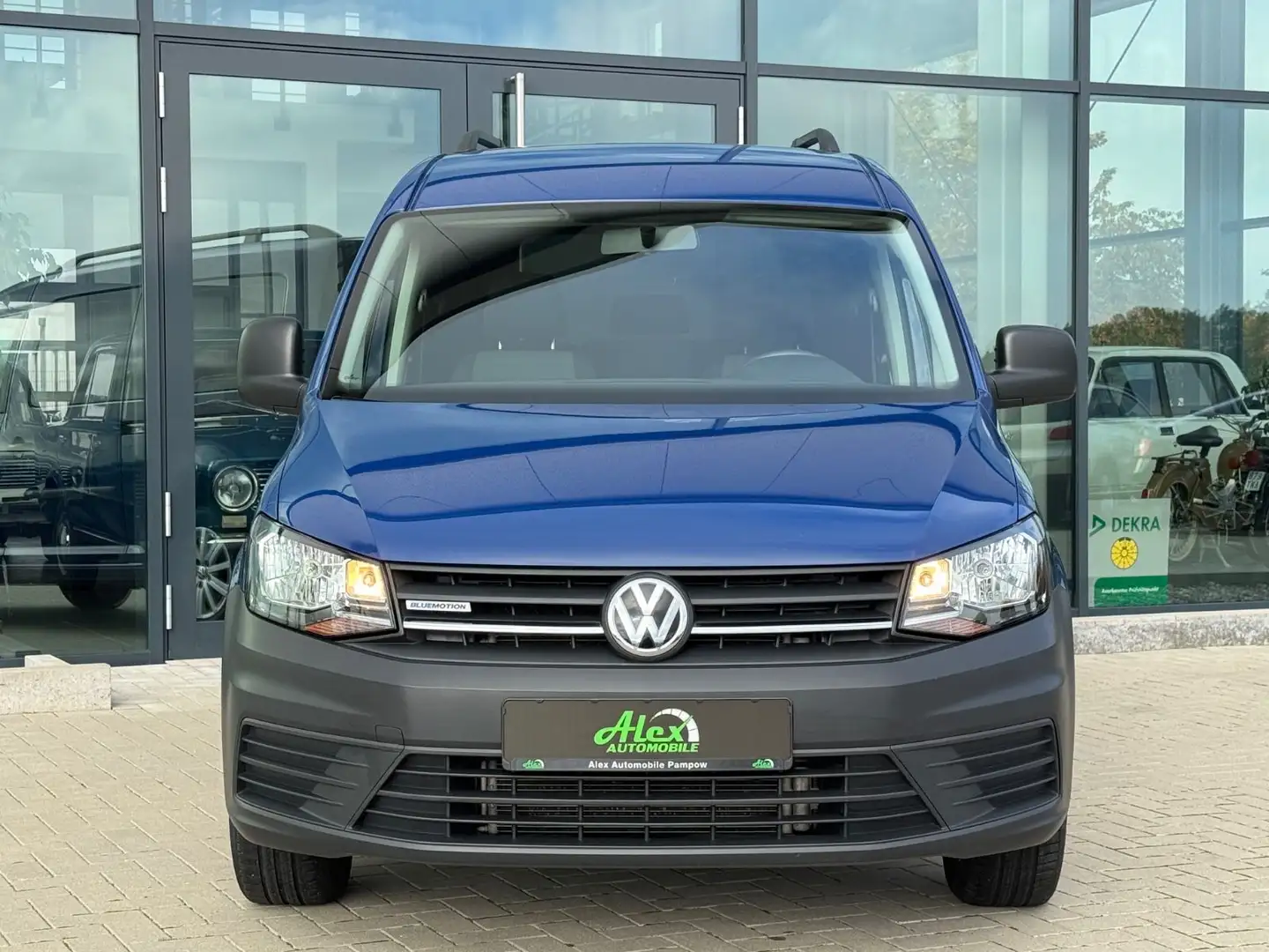 Volkswagen Caddy Maxi Kombi CNG Automatik 1. Hand 5-Sitzer Blau - 2