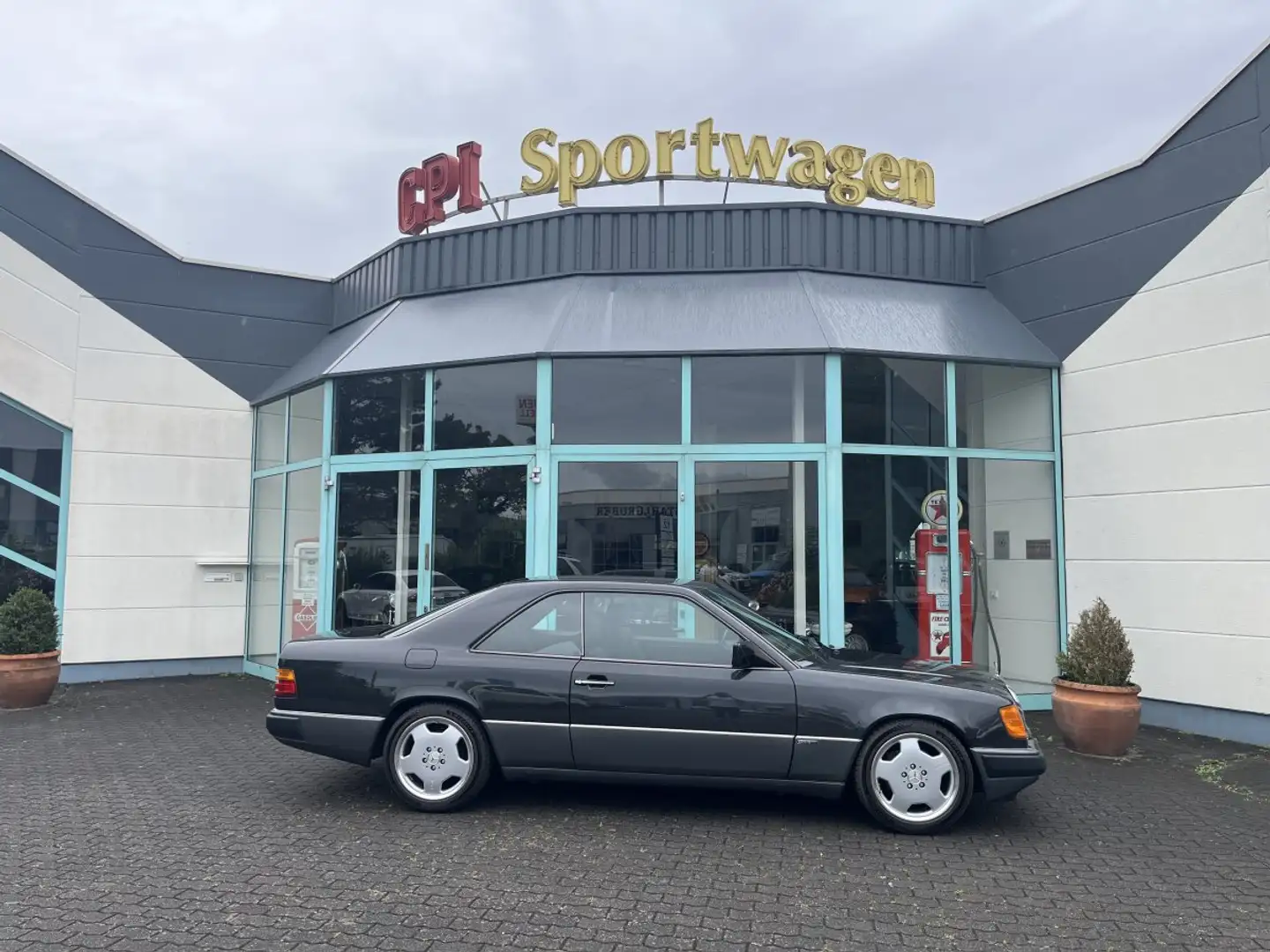 Mercedes-Benz 300 CE W124 mit erst 41TKM Noir - 2