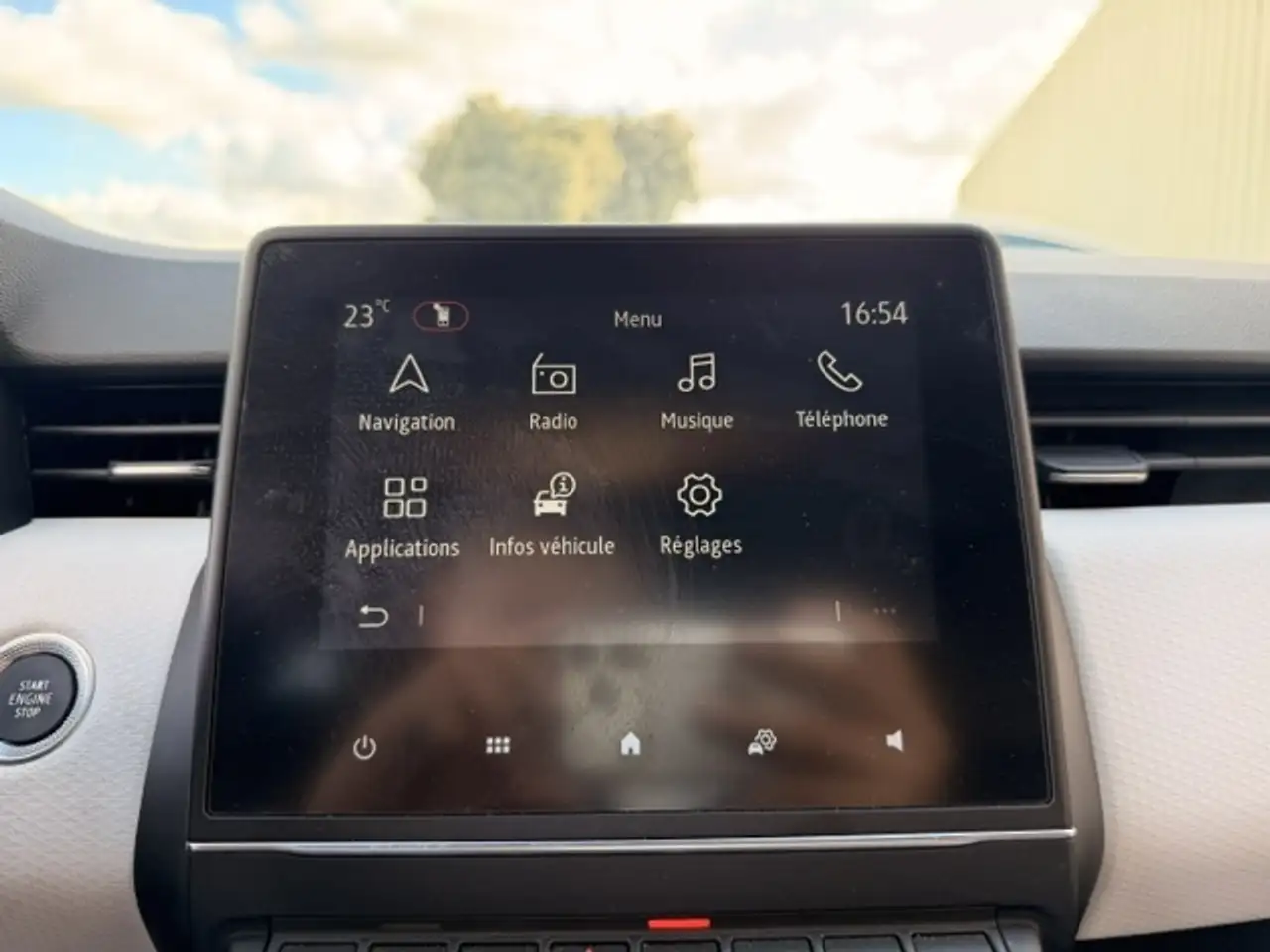 Renault Clio Citadine 5 portes — photo 16