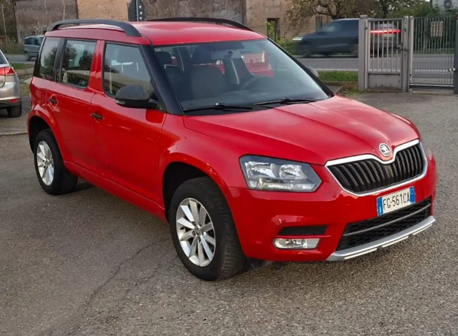 Skoda Yeti Yeti 2014 2.0 tdi Ambition 4x4 110cv E6 Rood - 1