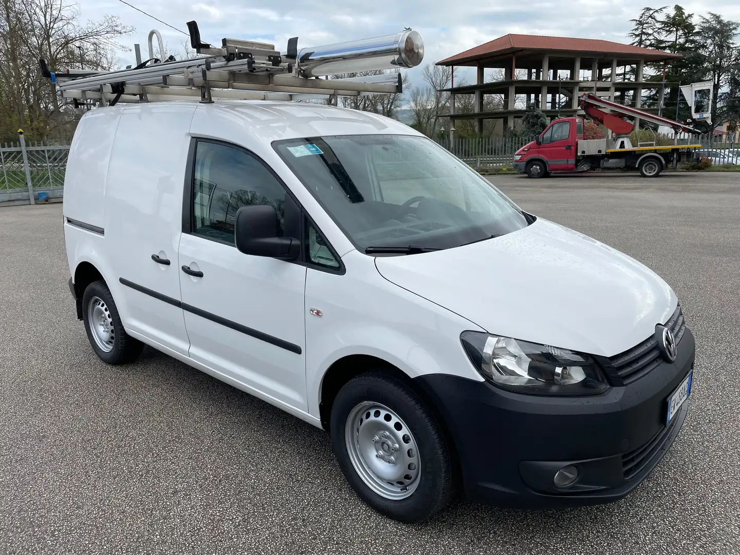Volkswagen Caddy 2.0TDI 4 Motion Officina Mobile Weiß - 2