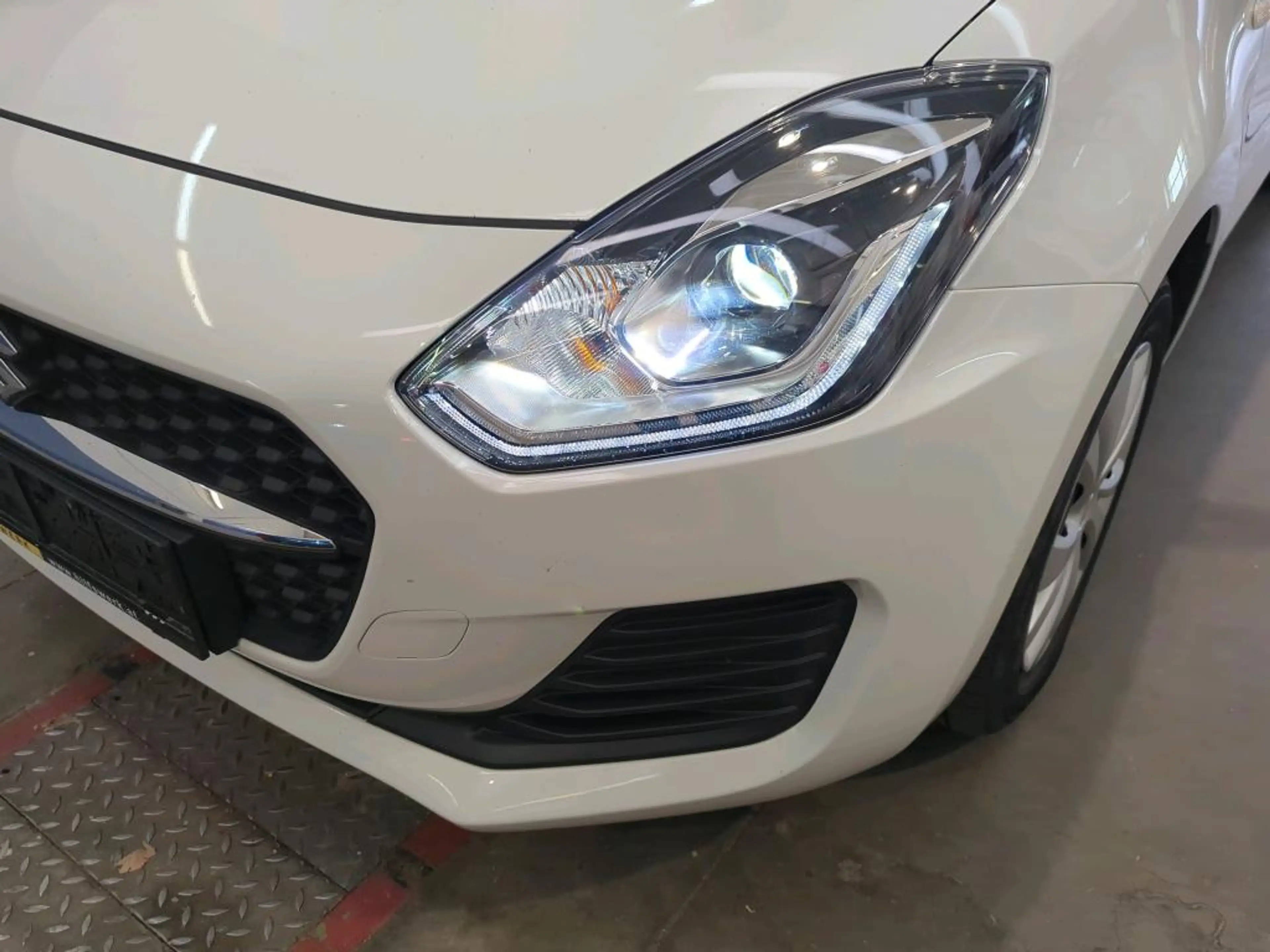 Suzuki Swift 1.2 Dualjet 4 Zylinder clear * LED, ACC, usw...* — photo 3