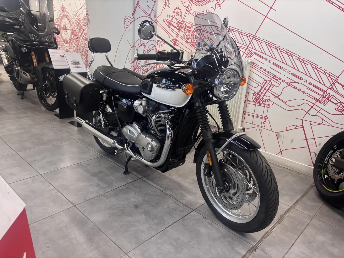 Triumph Bonneville T120 Noir - 1