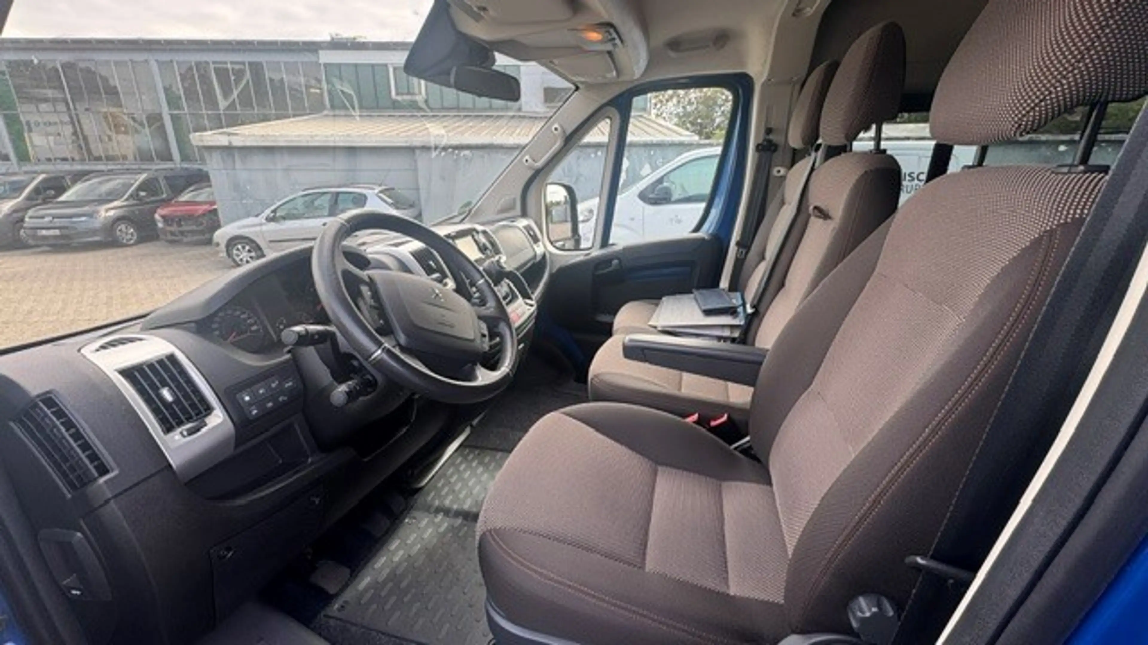 Peugeot Boxer HDi 333 L2H2 S&S Allure — photo 8