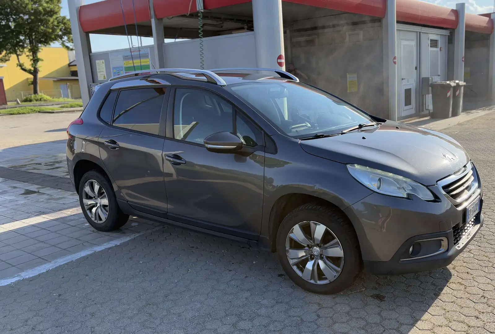 Peugeot 2008 suv Gri - 2