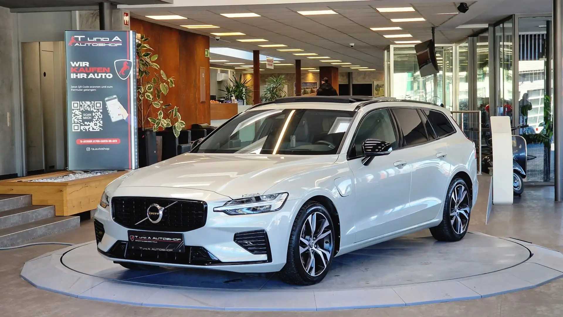 Volvo V60 T6 AWD Recharge R-Design PHEV Geartronic ALLRAD *P Grau - 1